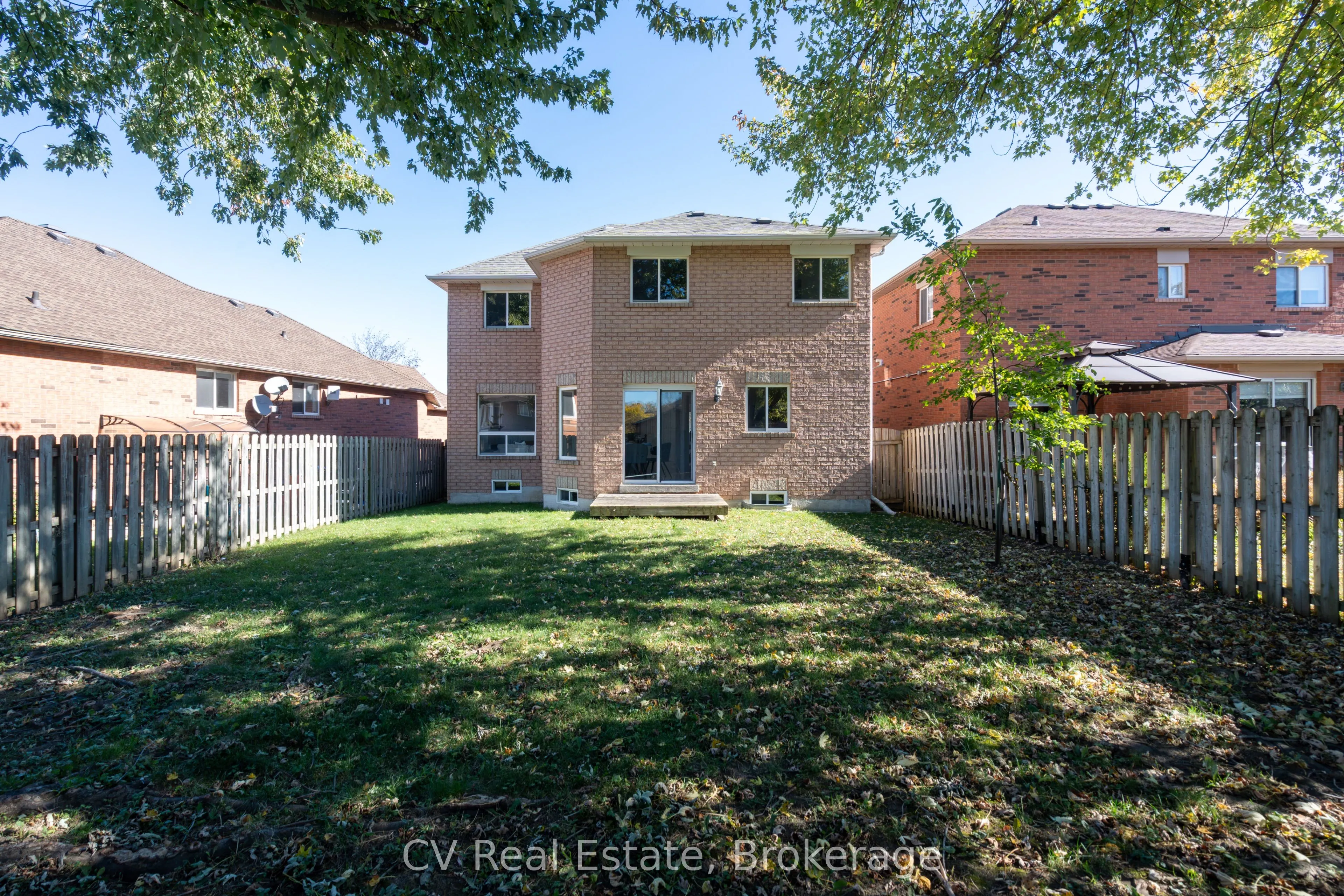 1338 Vincent Crescent