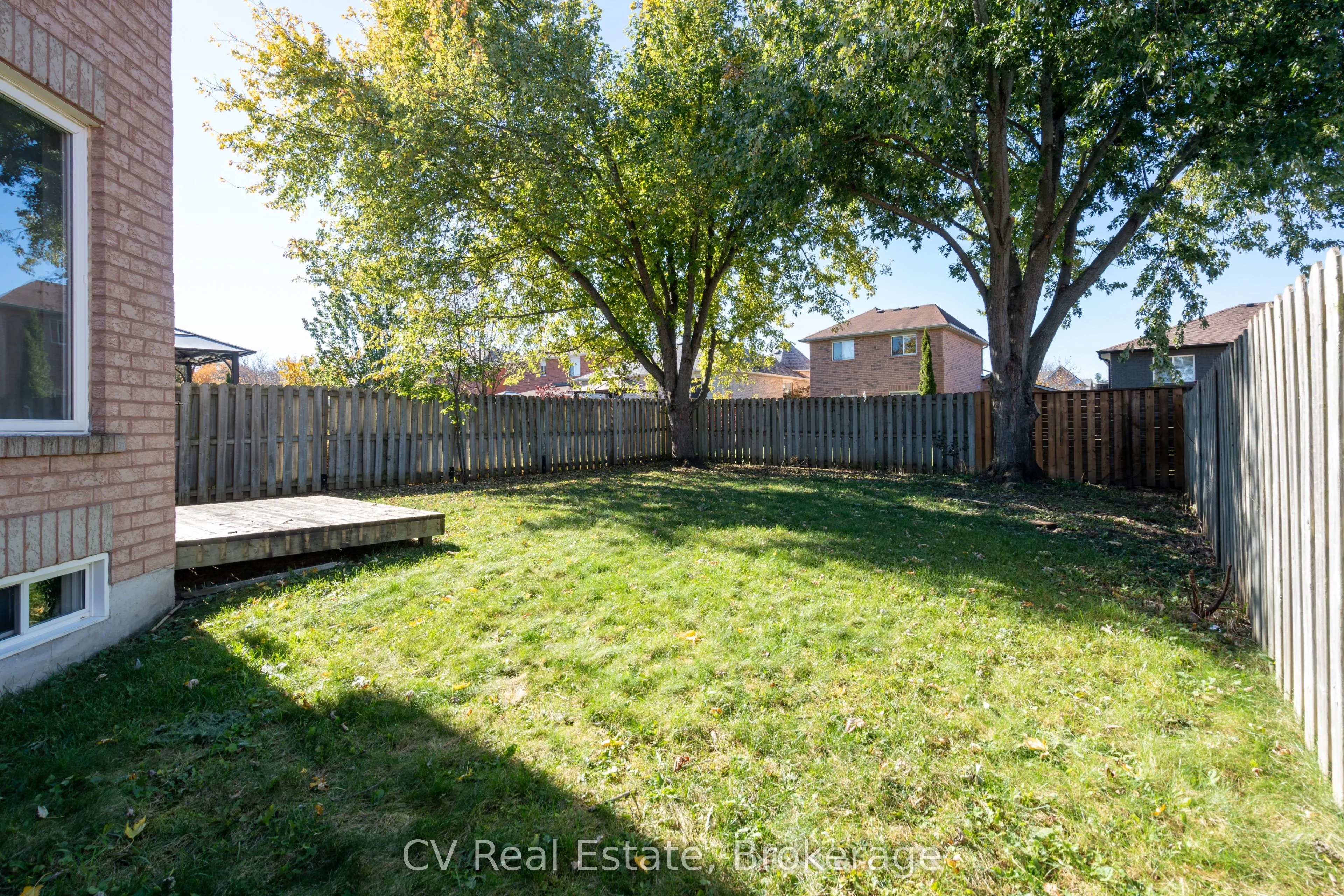 1338 Vincent Crescent