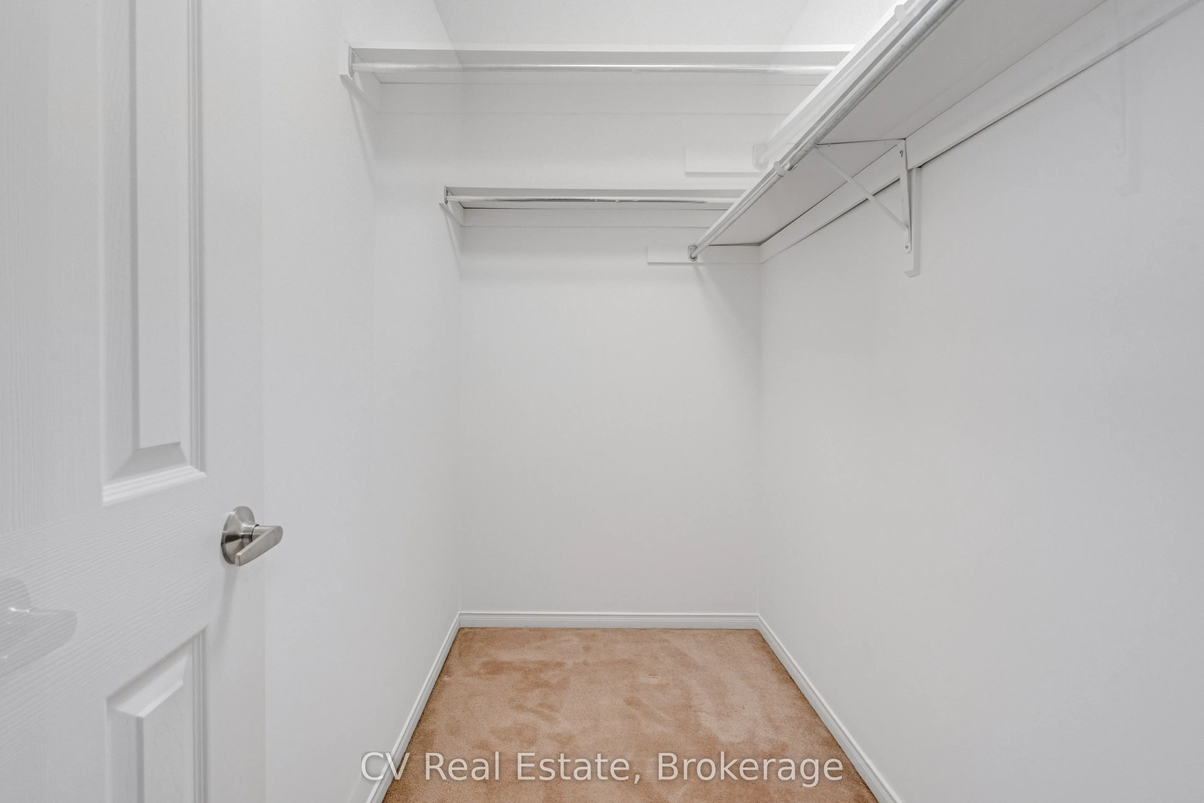 1338 Vincent Crescent