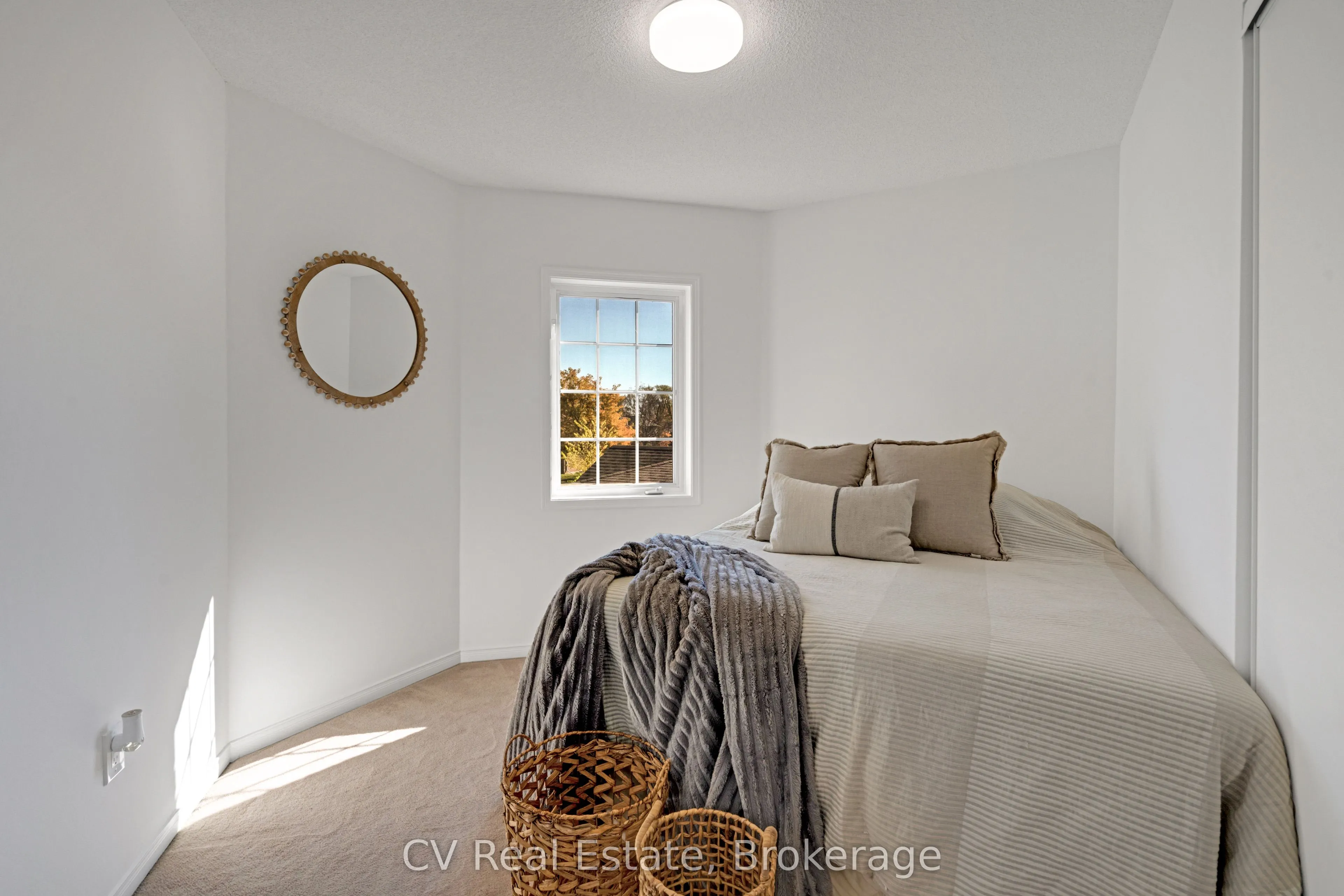 1338 Vincent Crescent