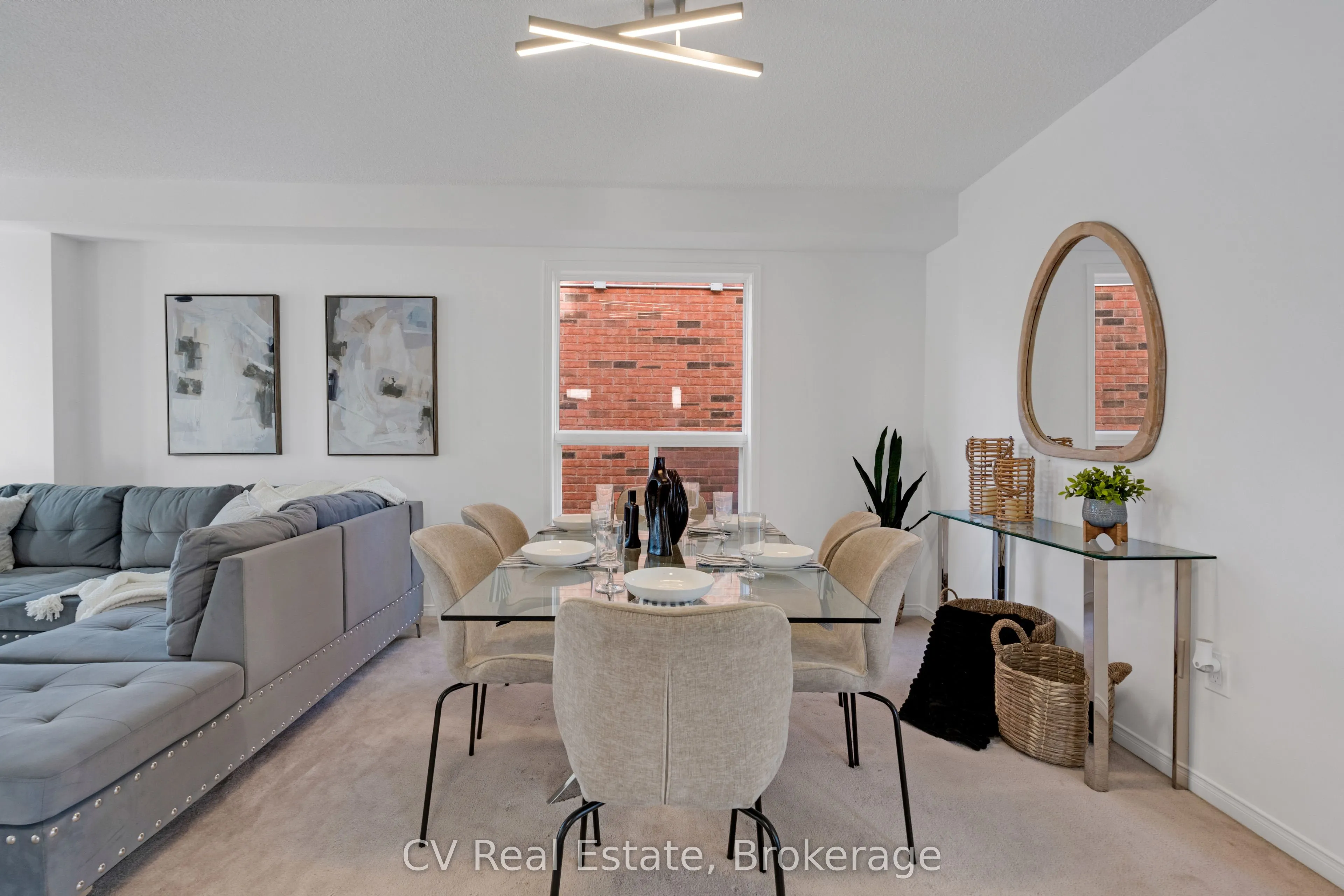 1338 Vincent Crescent