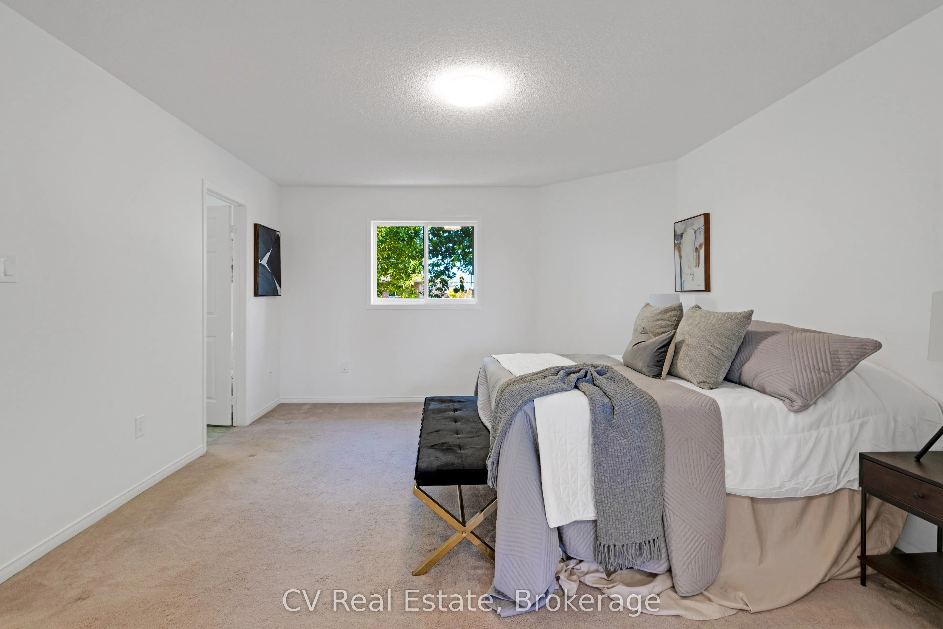 1338 Vincent Crescent