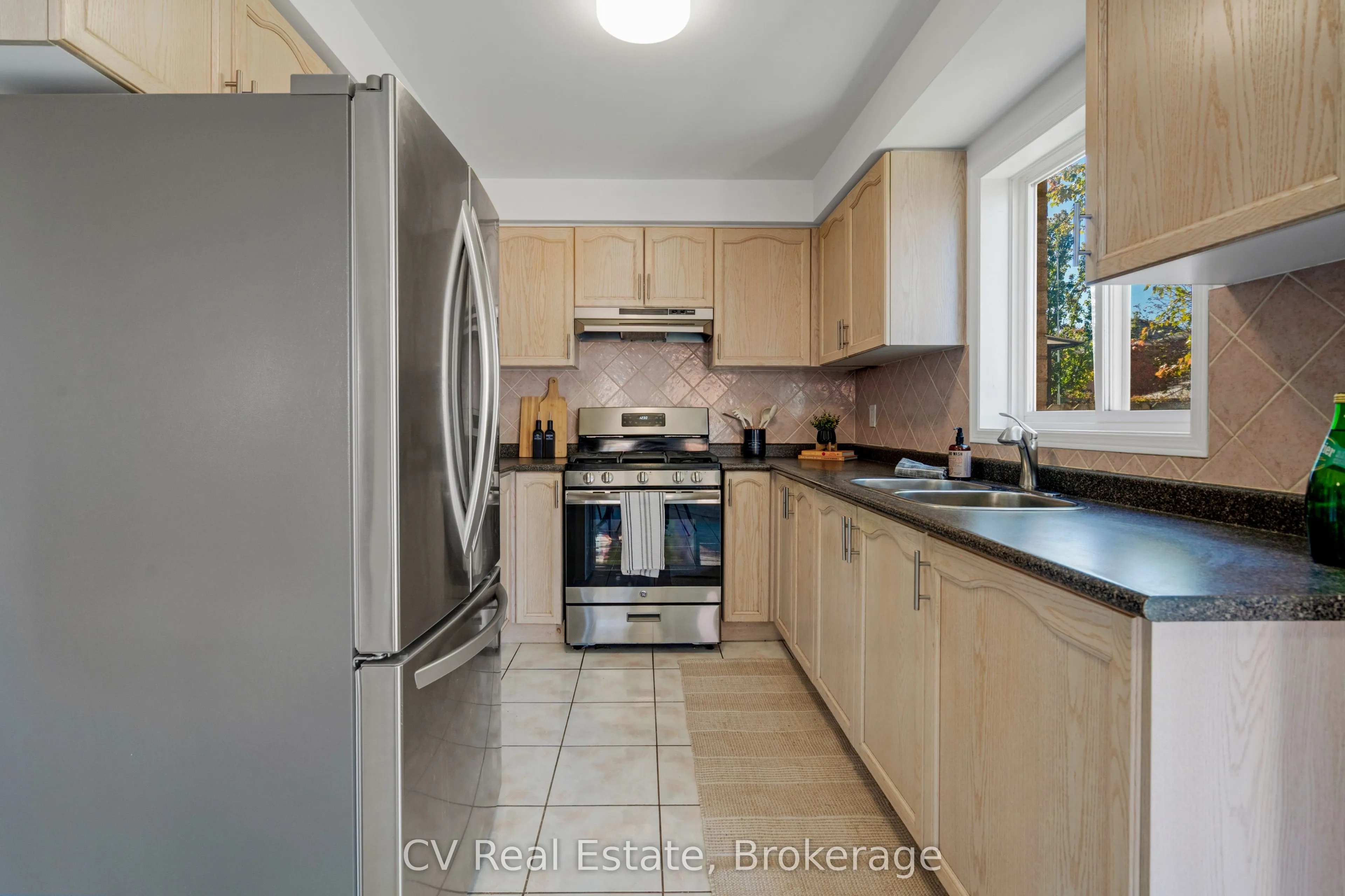 1338 Vincent Crescent