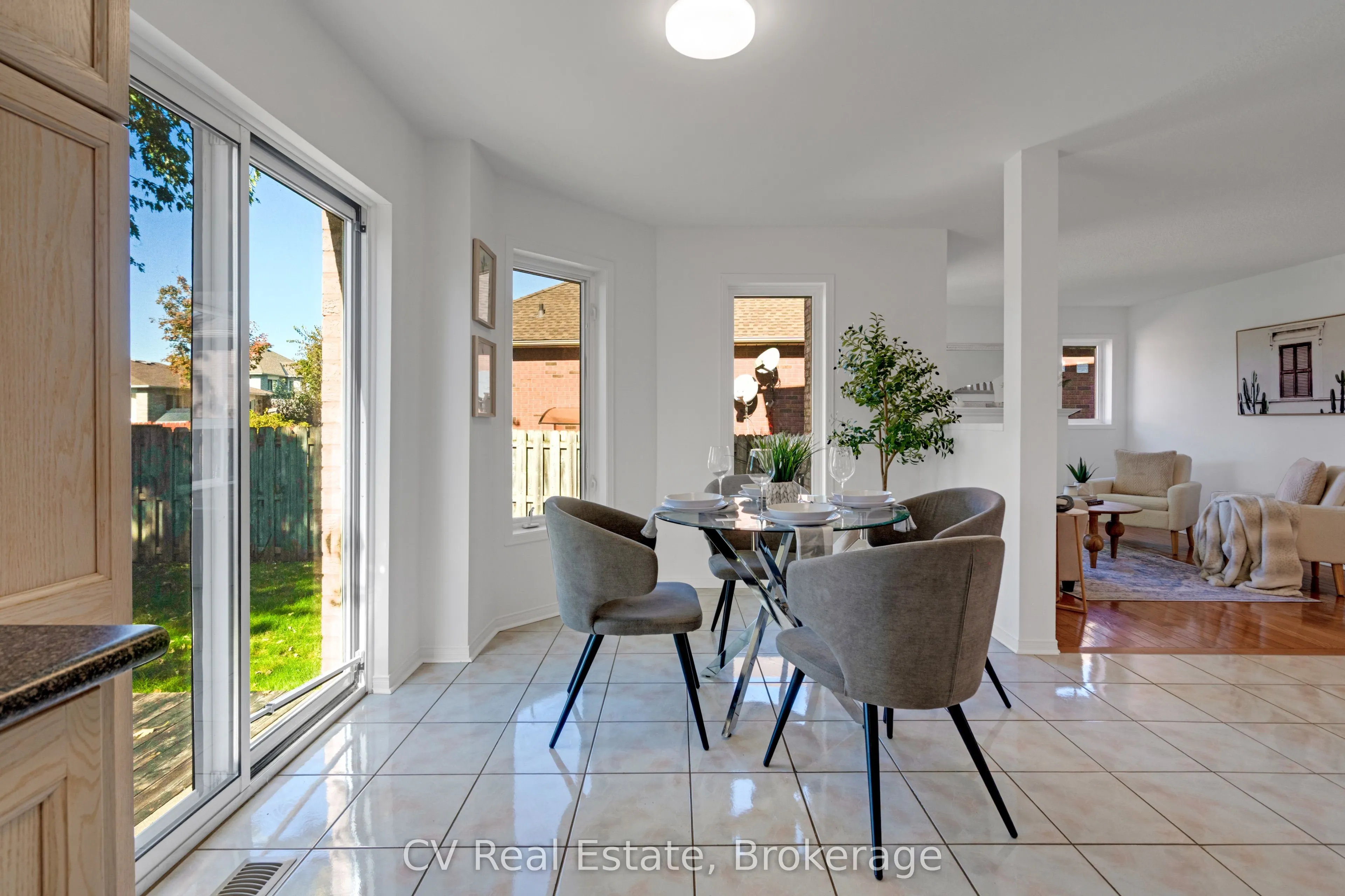 1338 Vincent Crescent