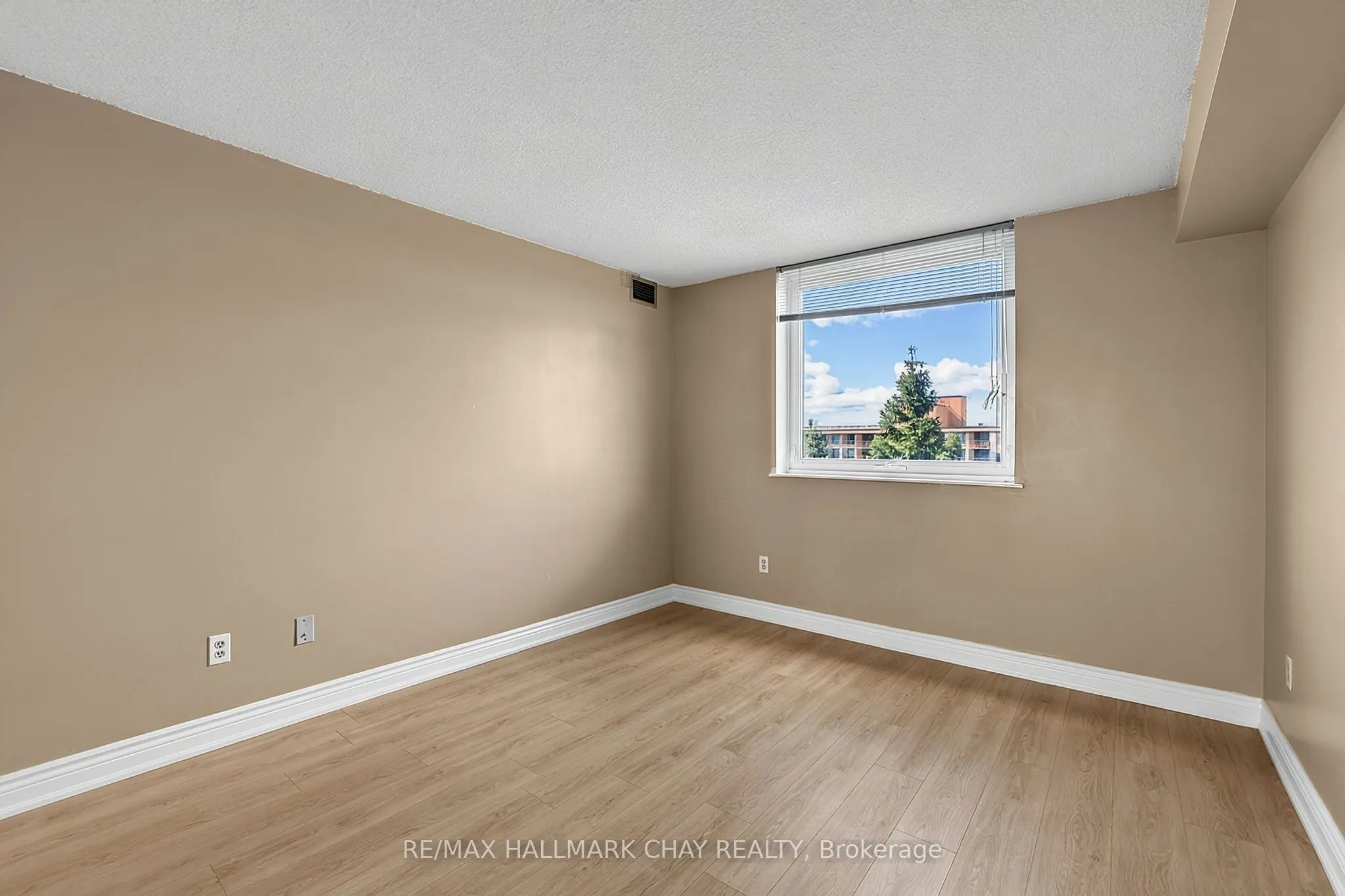 326 Major Mackenzie Drive E #705
