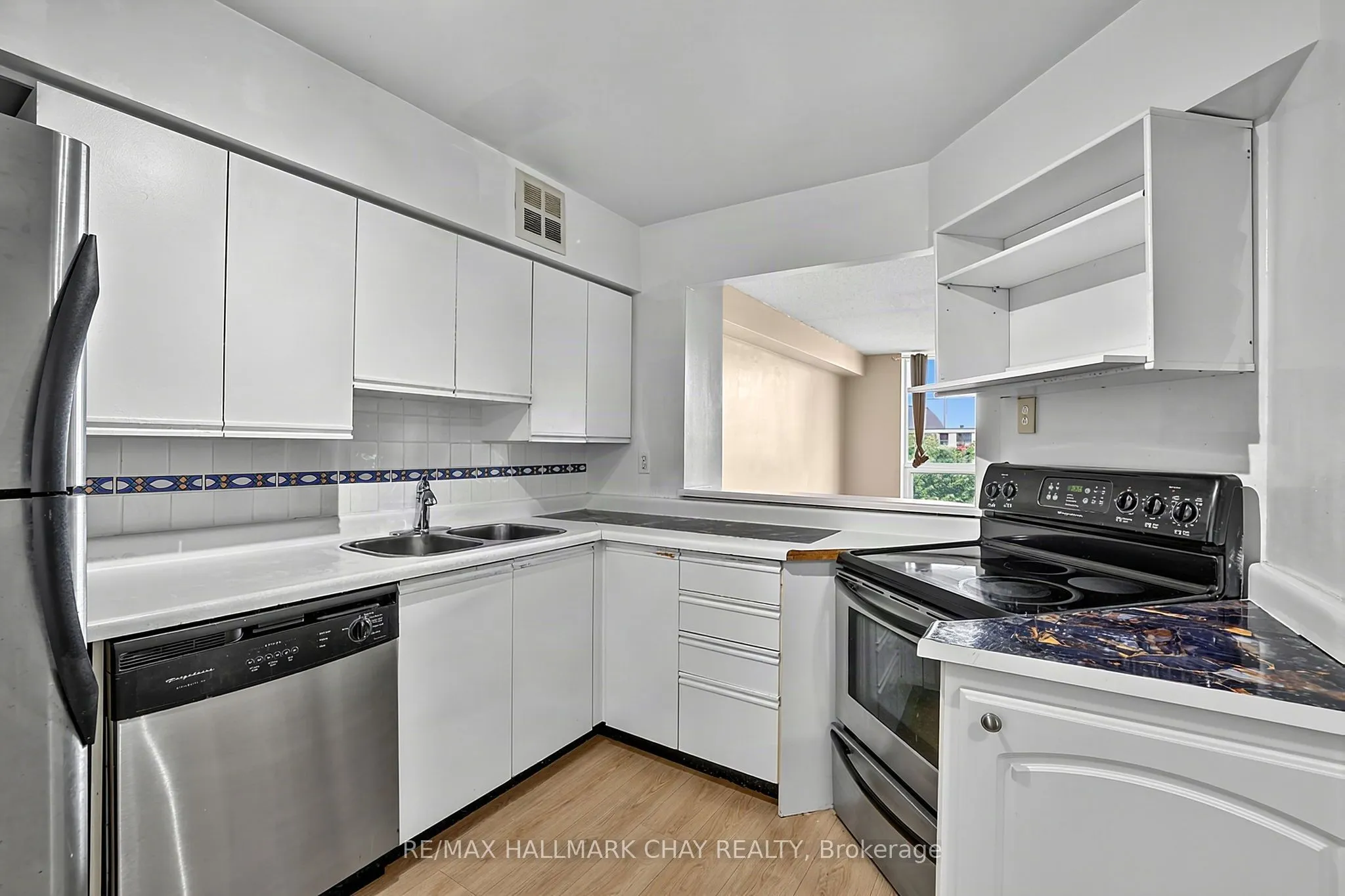 326 Major Mackenzie Drive E #705