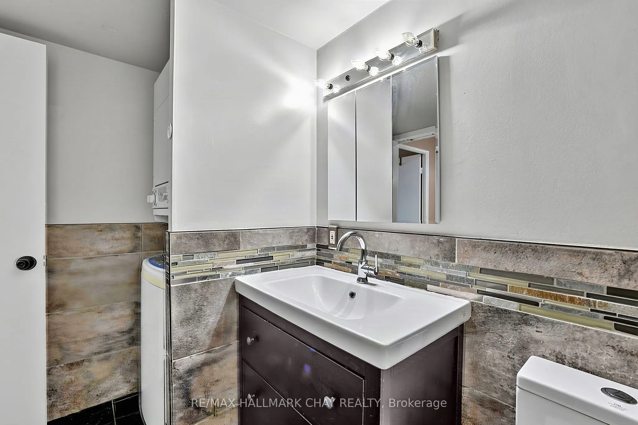 326 Major Mackenzie Drive E #705