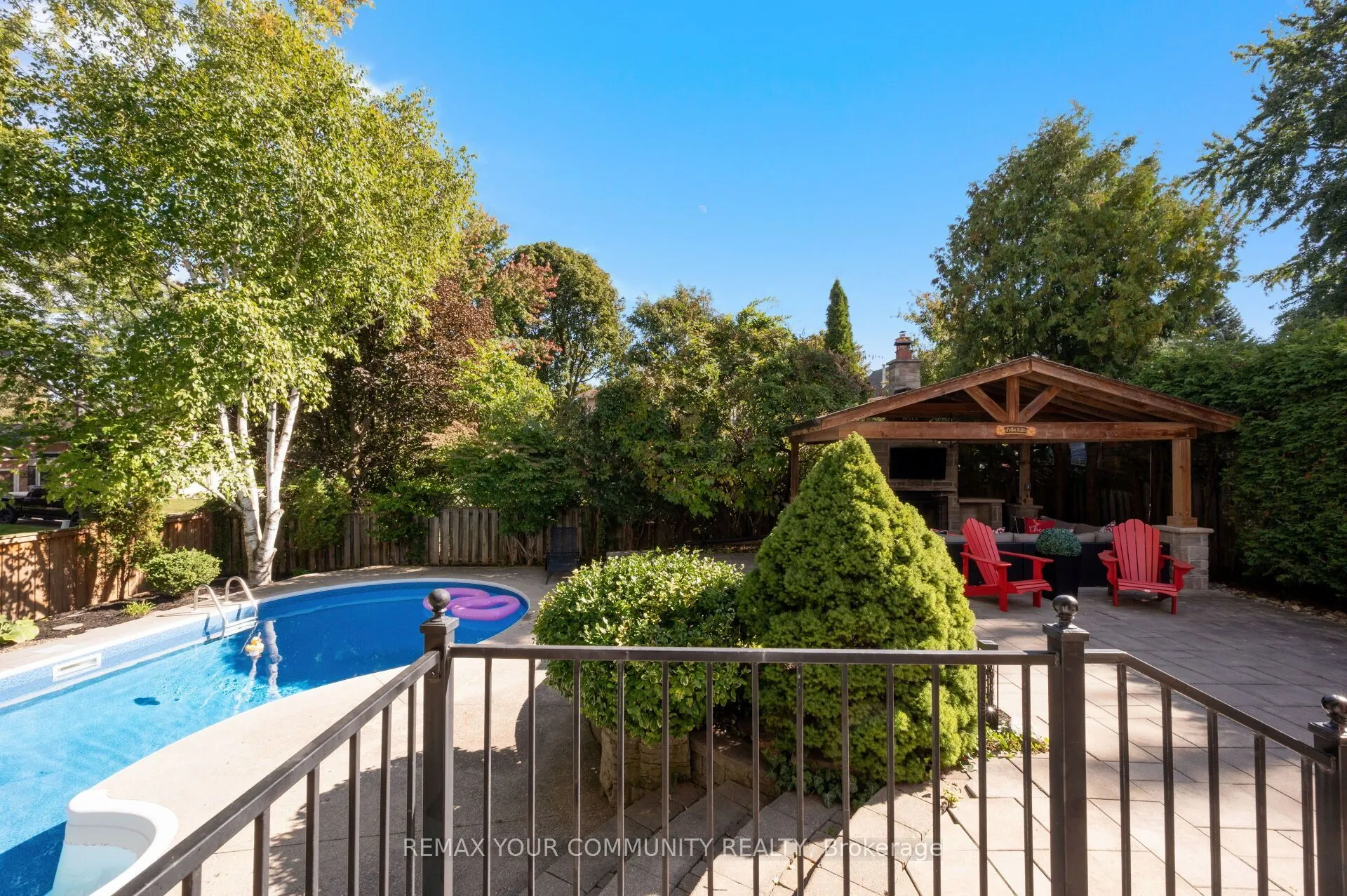 25 Albery Crescent