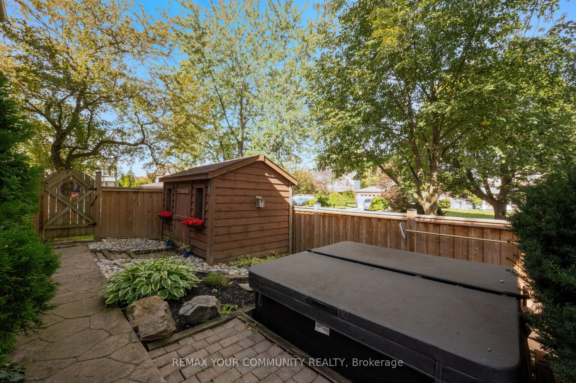 25 Albery Crescent
