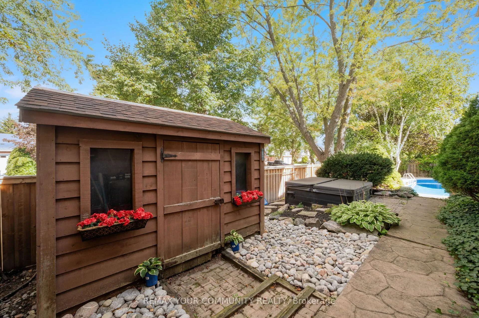 25 Albery Crescent