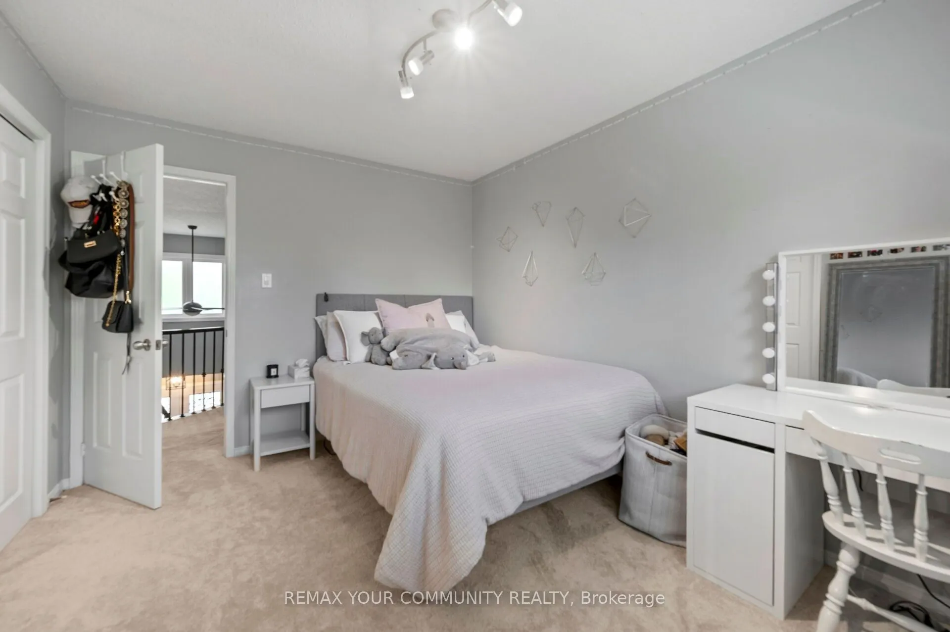 25 Albery Crescent