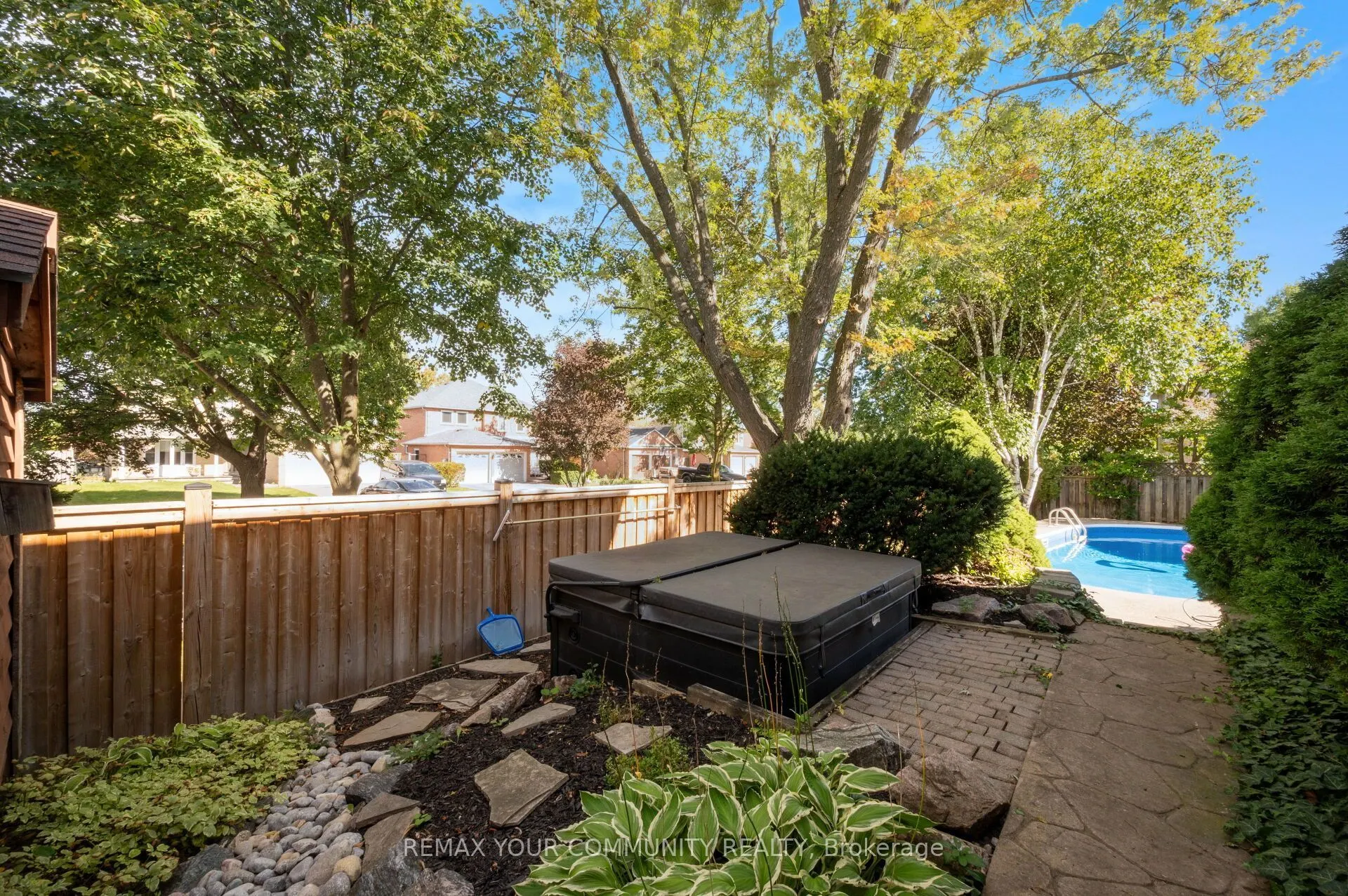 25 Albery Crescent