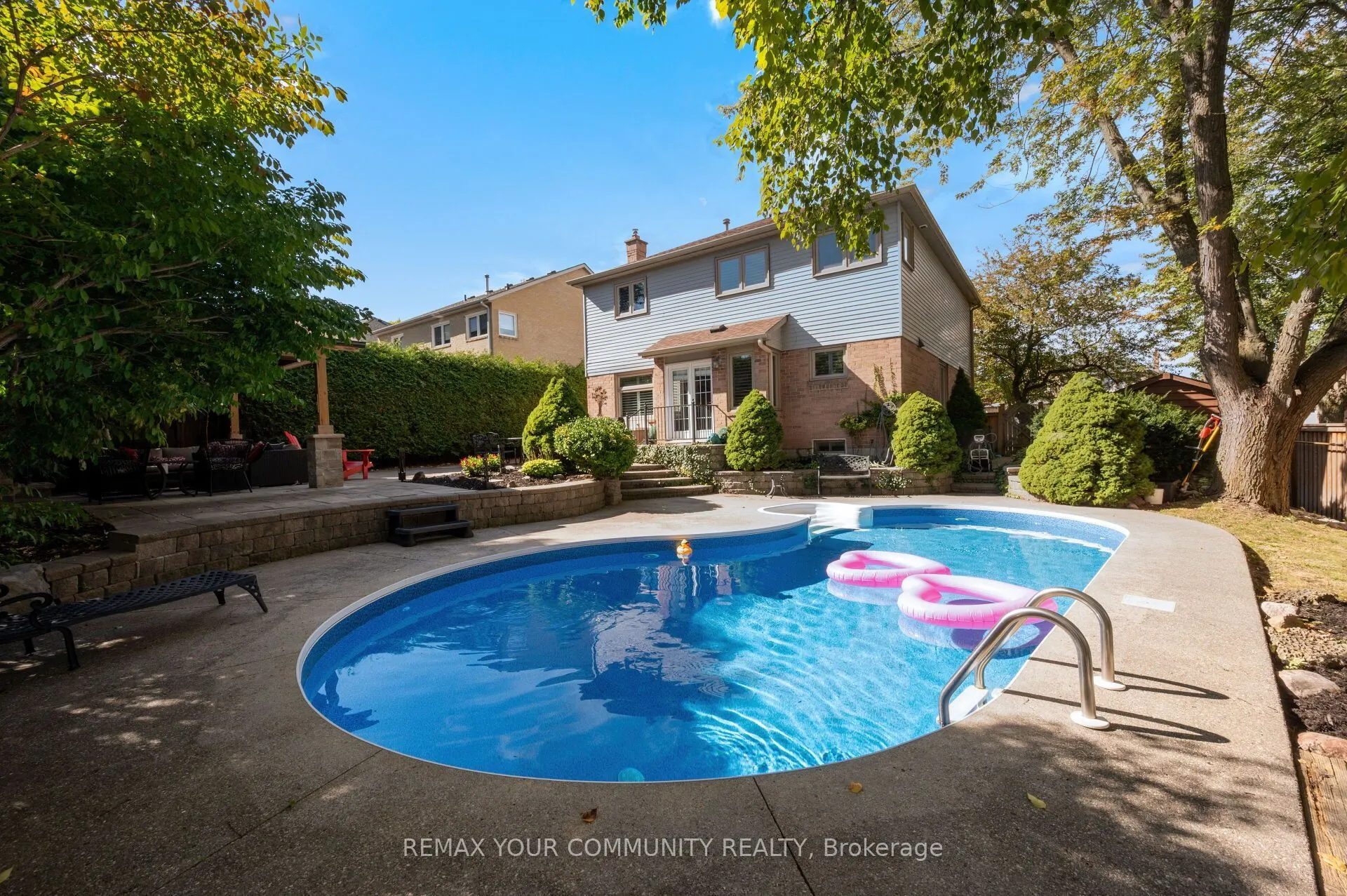 25 Albery Crescent