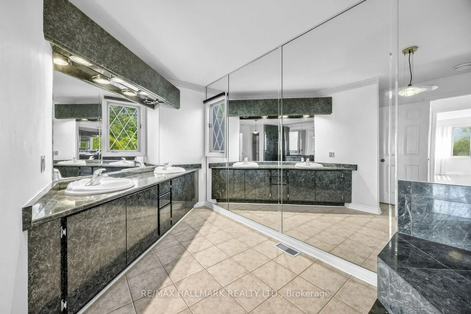 25 Cygnus Drive
