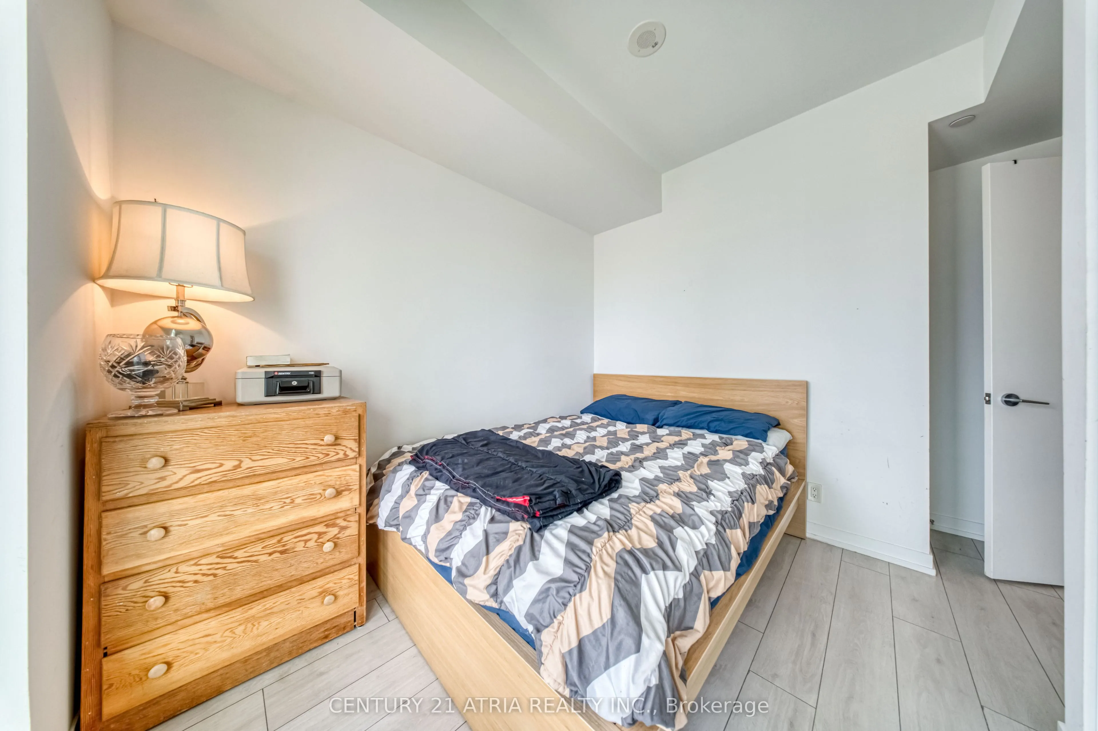 950 Portage Parkway #1811