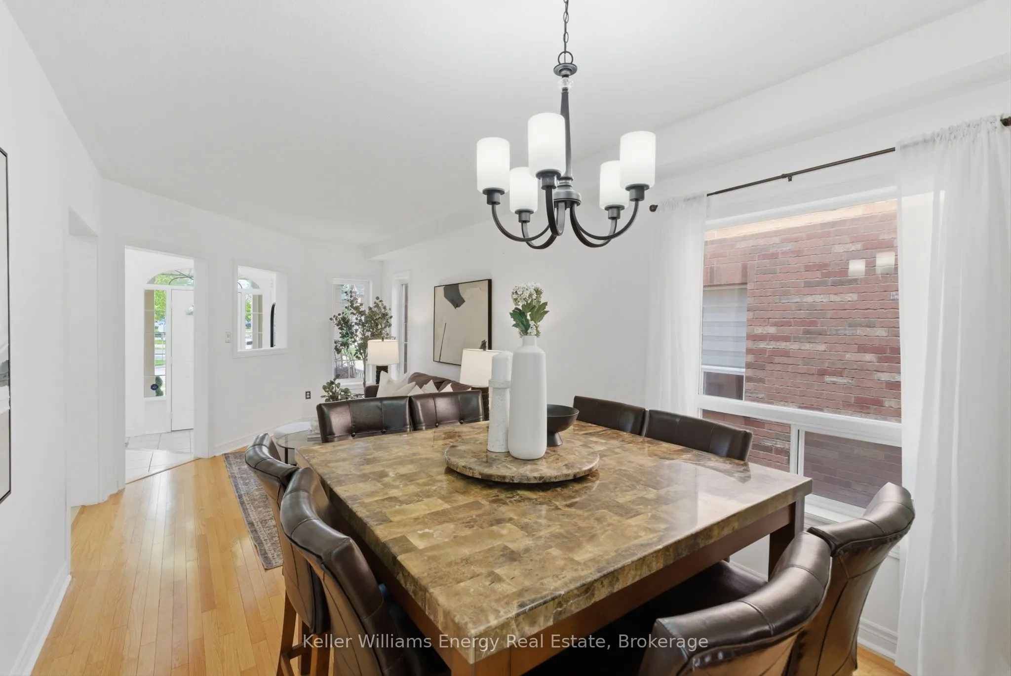 338 Dowson Loop