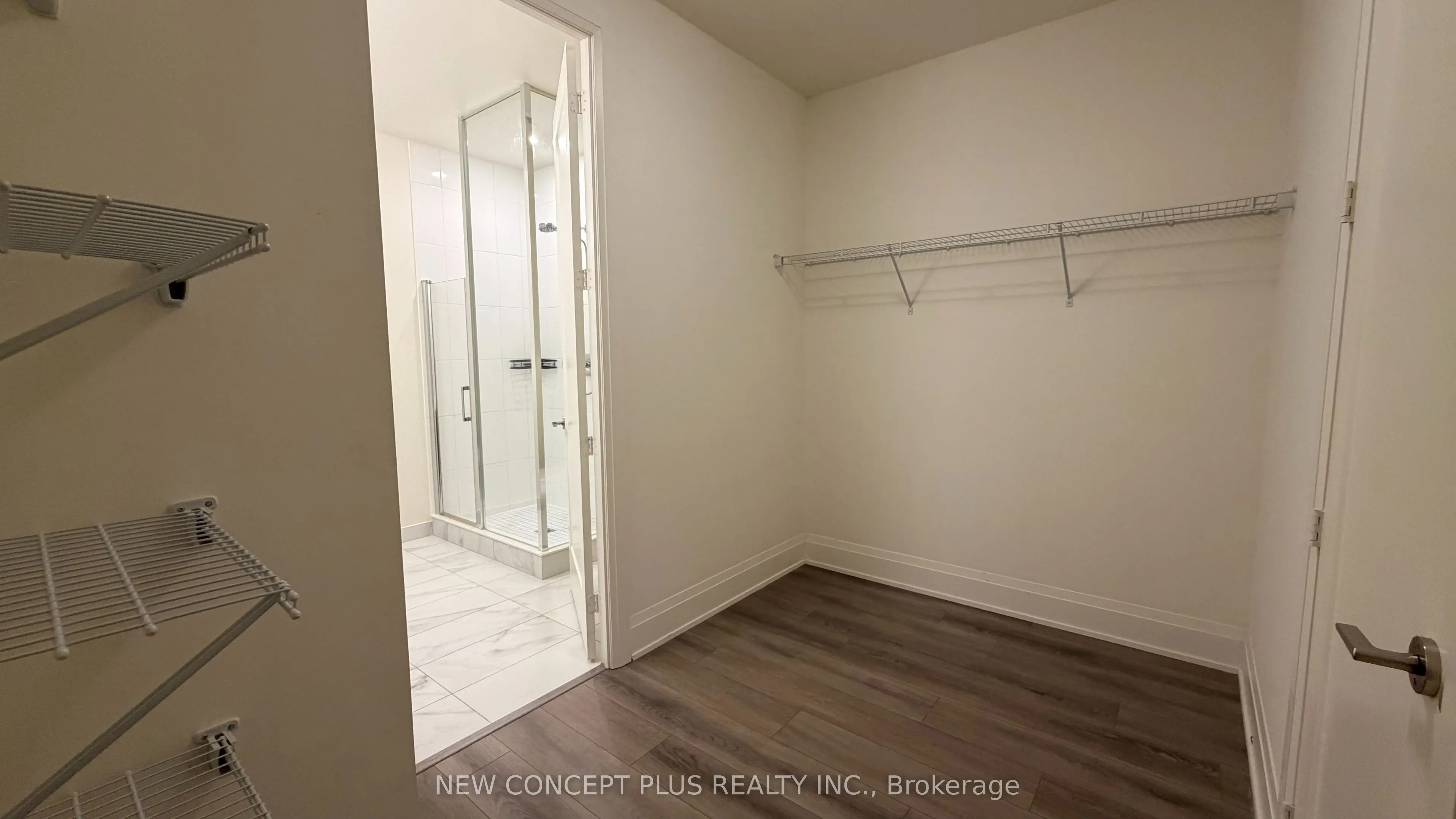 8960 JANE Street E #521