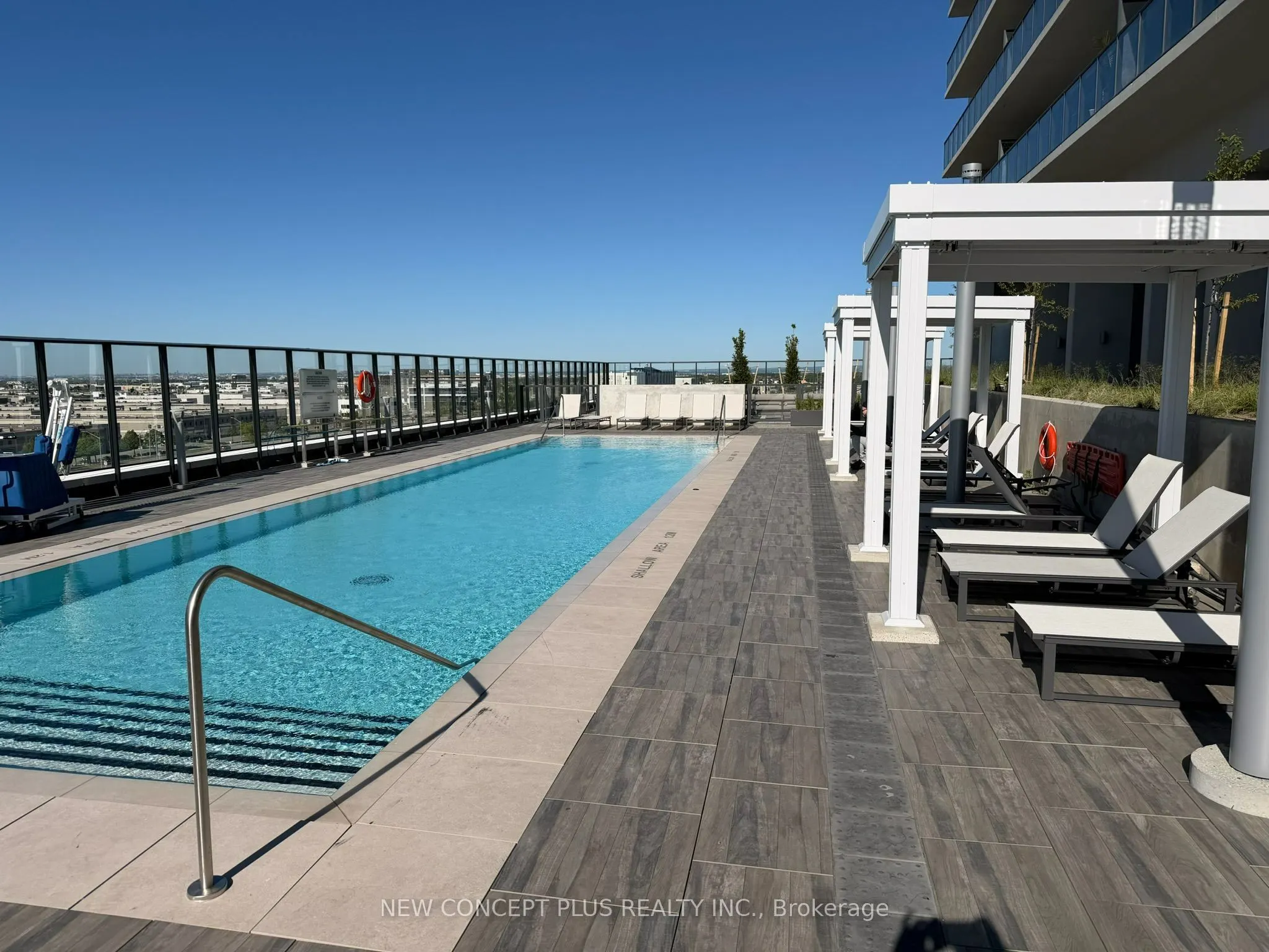 8960 JANE Street E #521