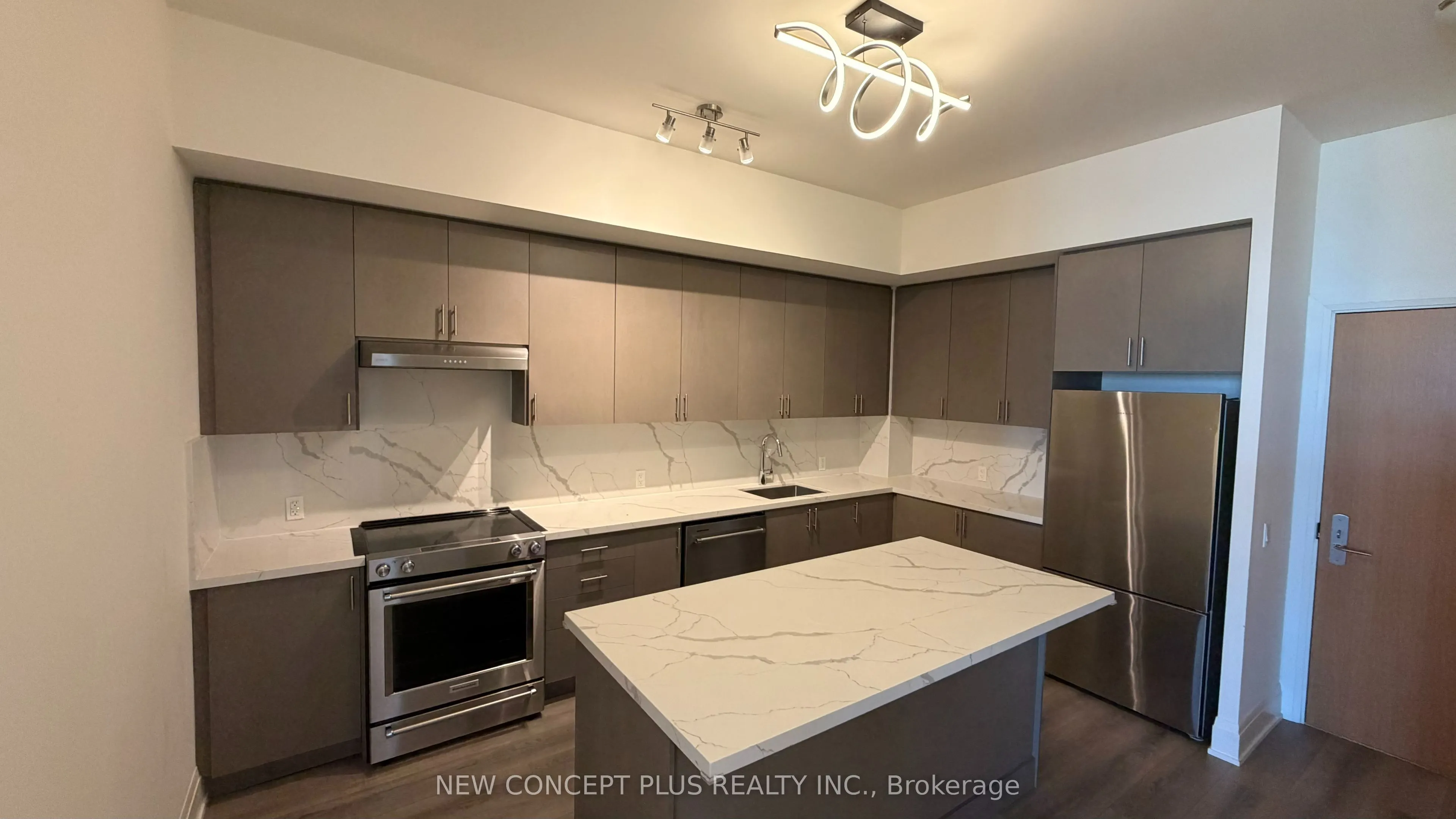 8960 JANE Street E #521