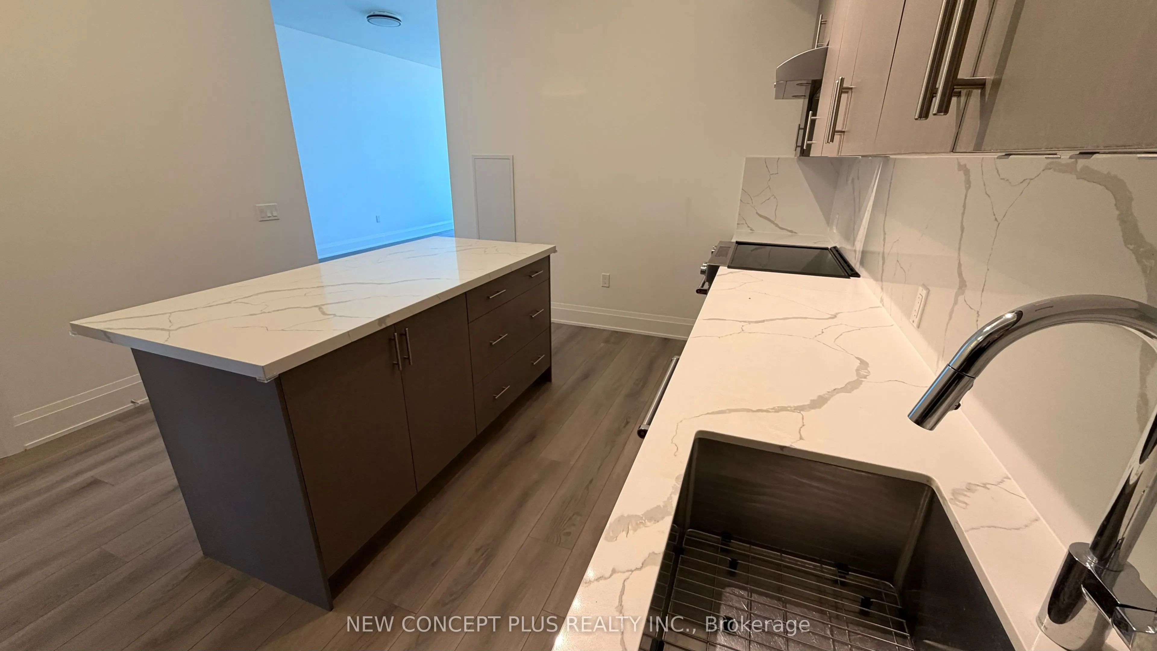 8960 JANE Street E #521