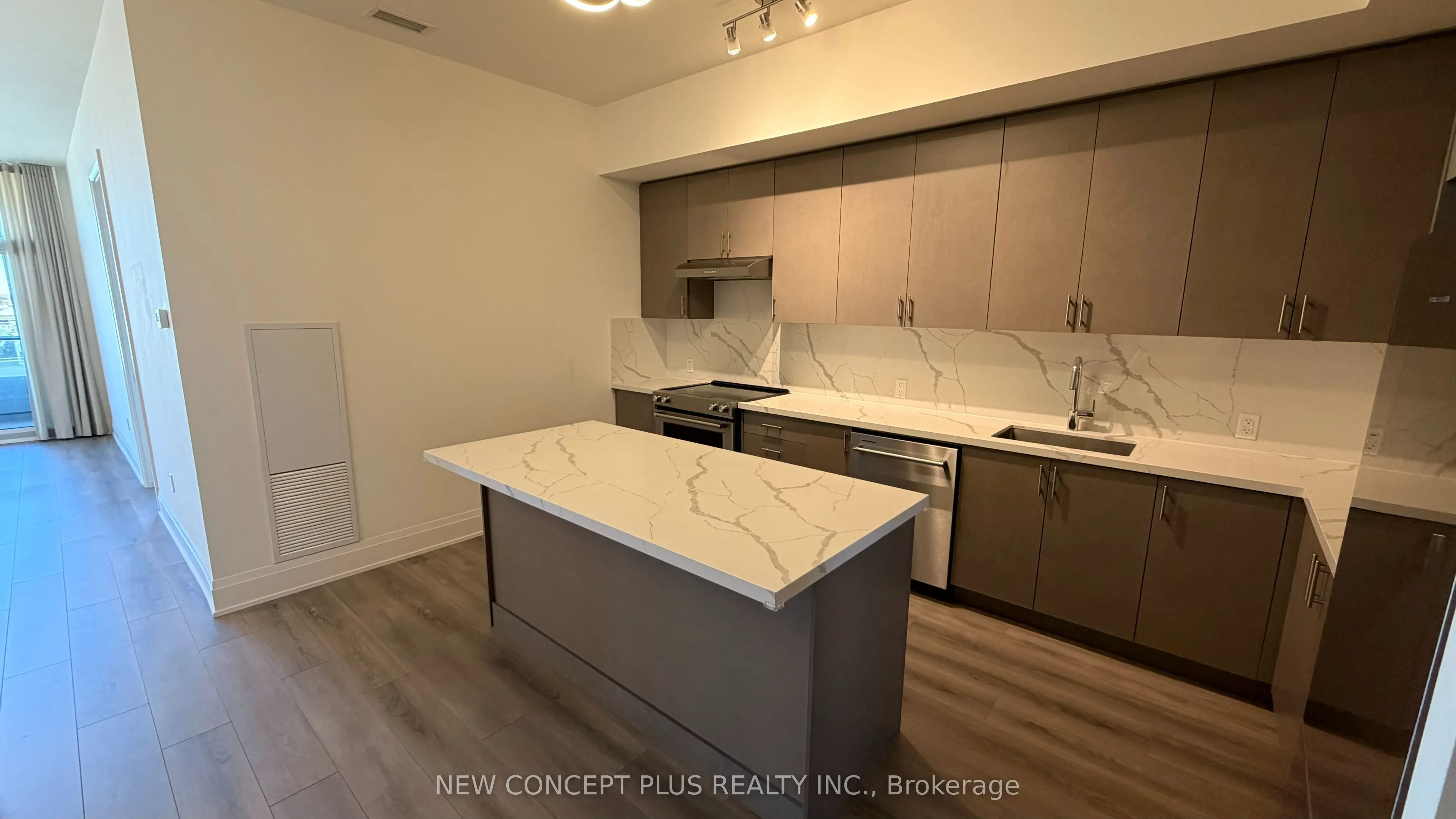 8960 JANE Street E #521