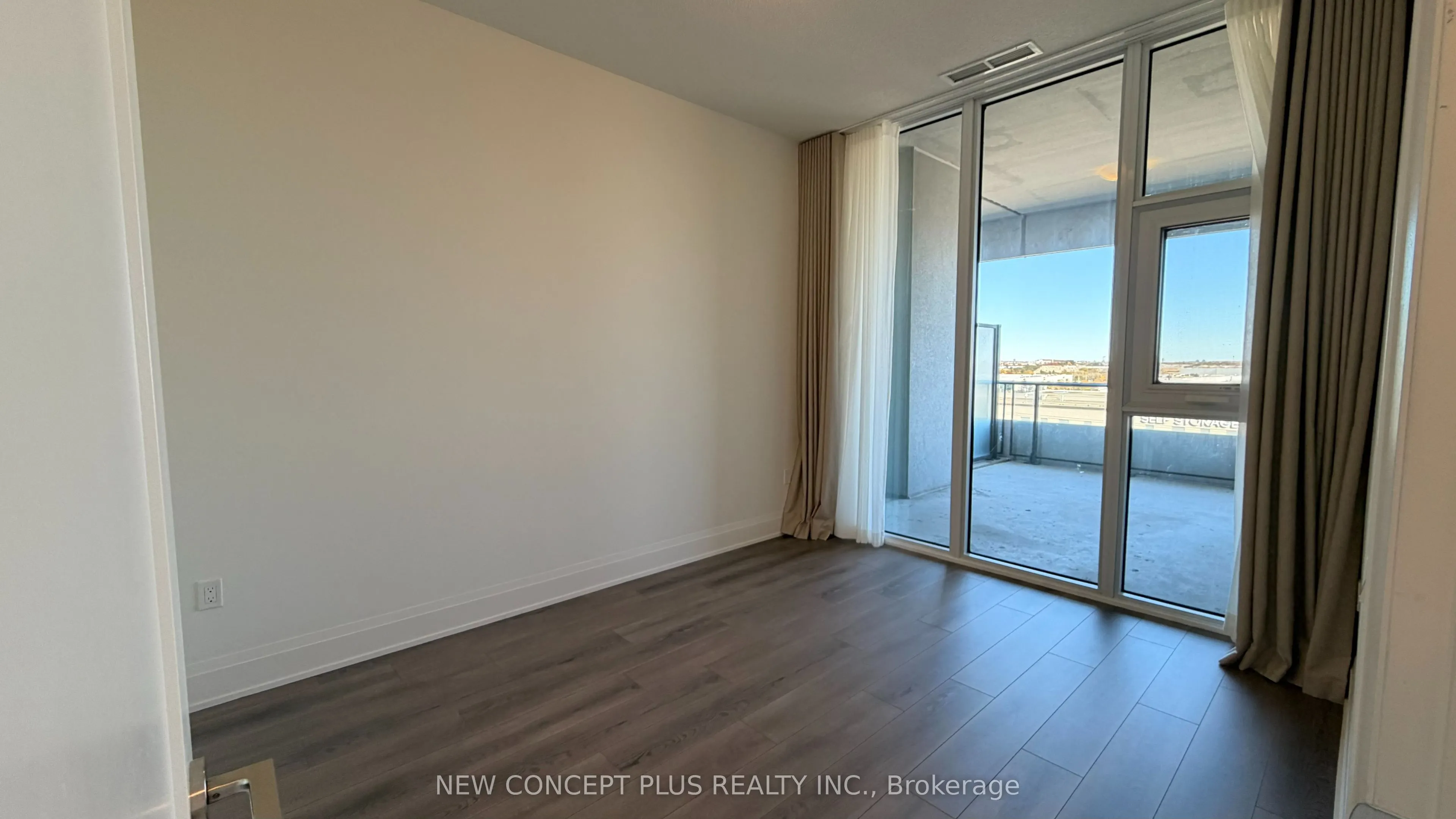 8960 JANE Street E #521