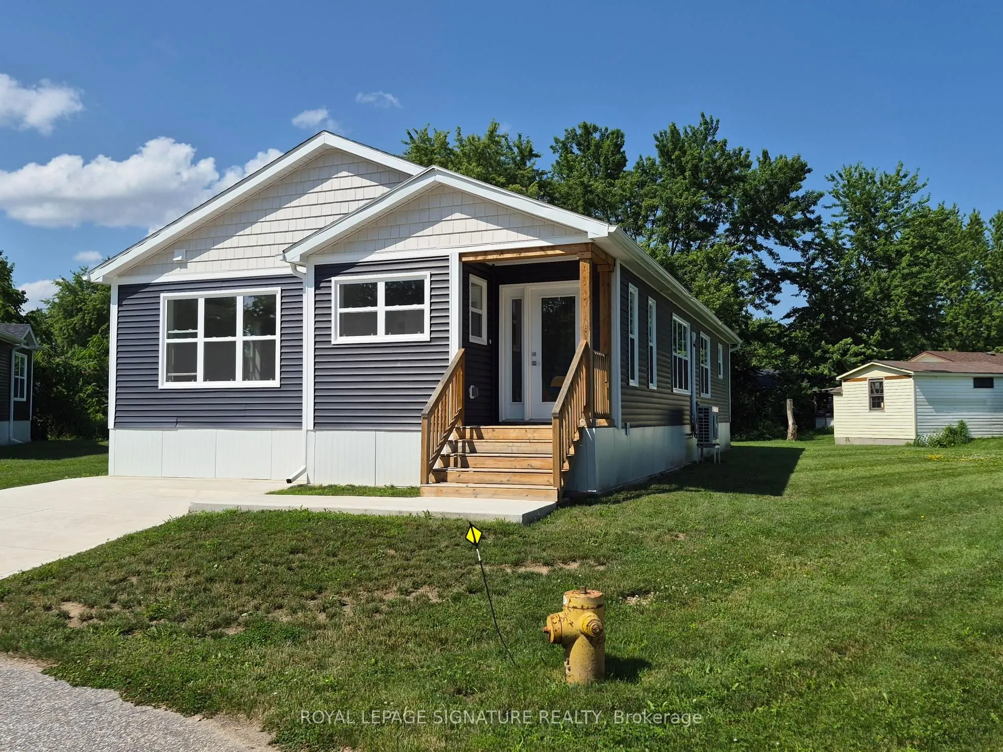 16 Briarwood Place
