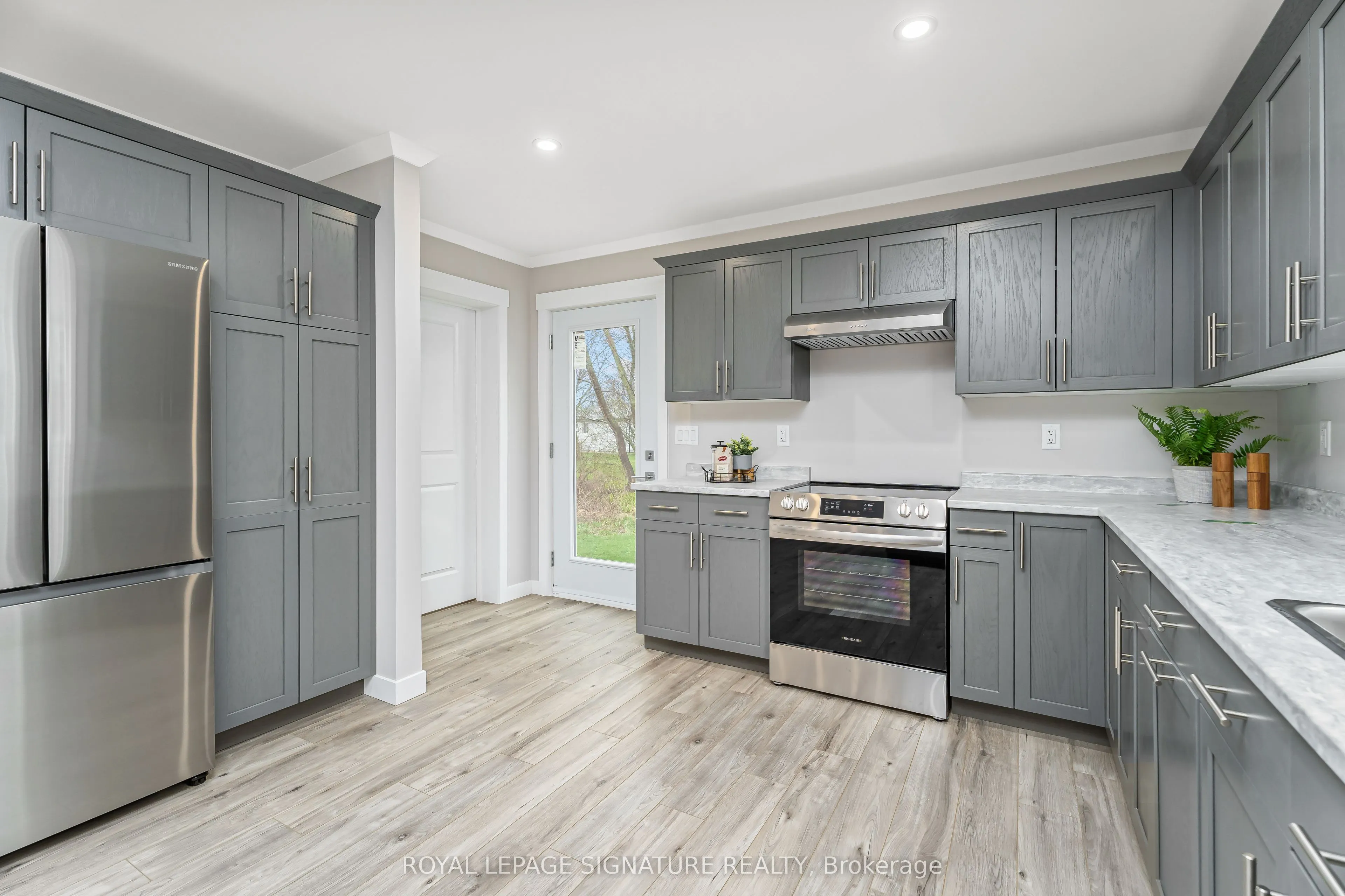 16 Briarwood Place