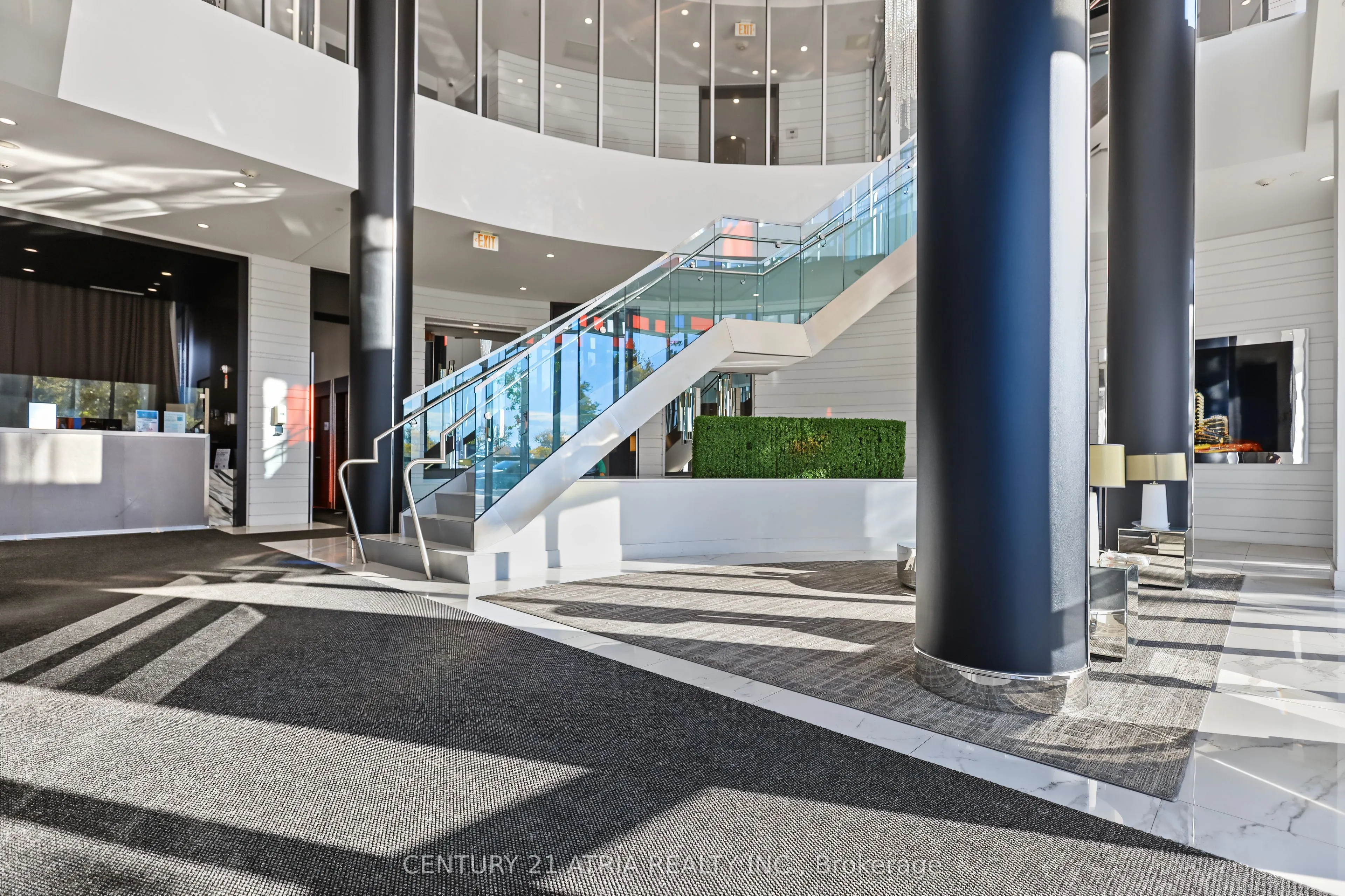 9471 Yonge Street #528