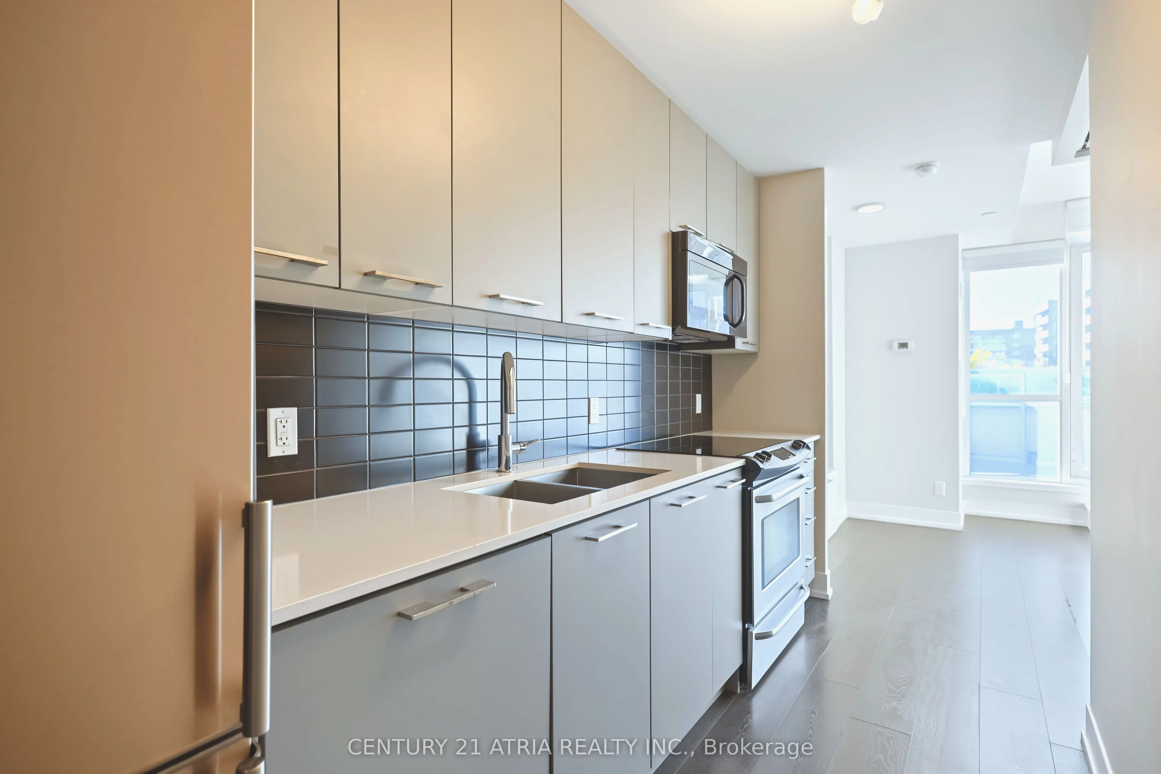 9471 Yonge Street #528