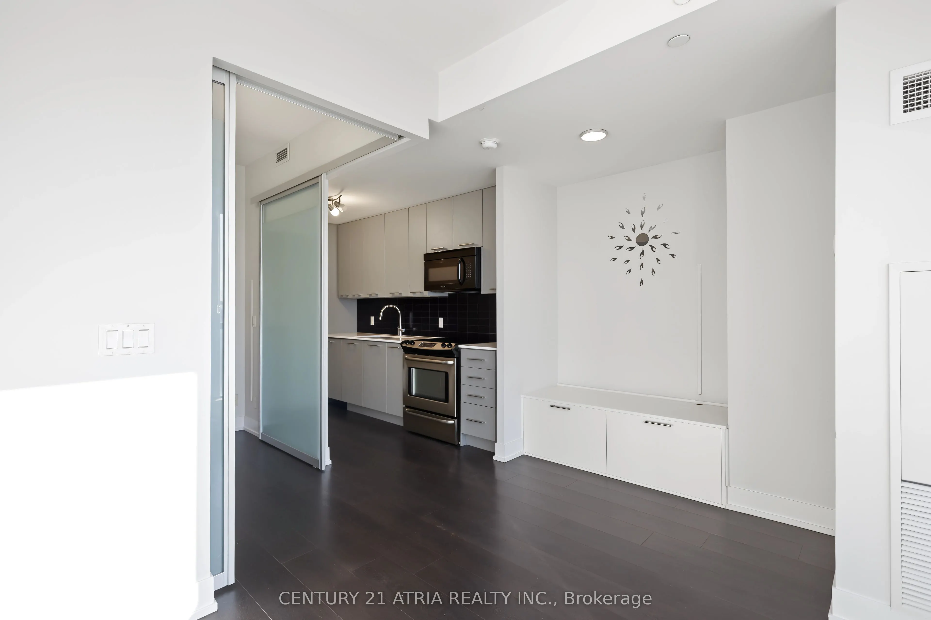 9471 Yonge Street #528