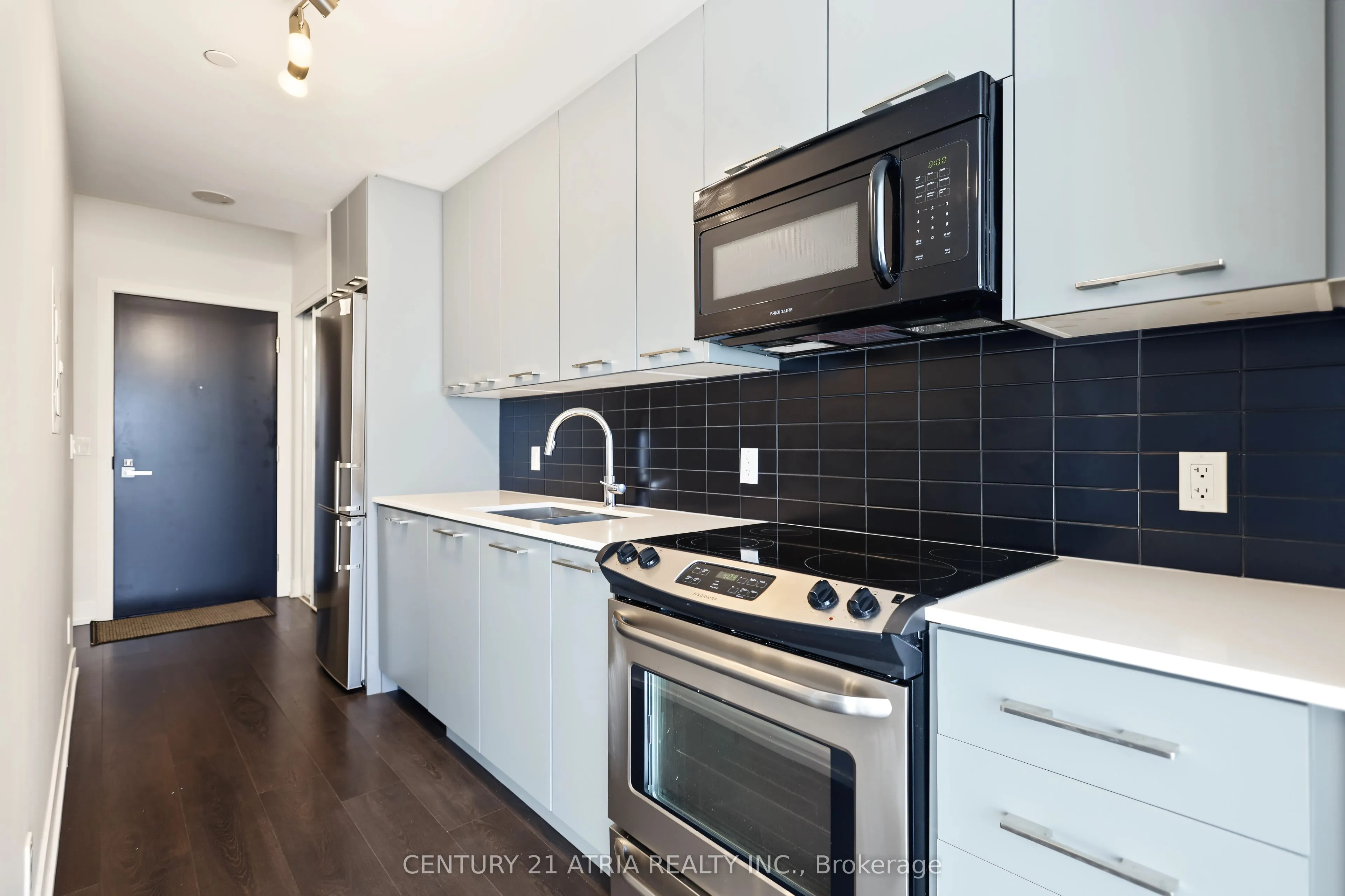 9471 Yonge Street #528