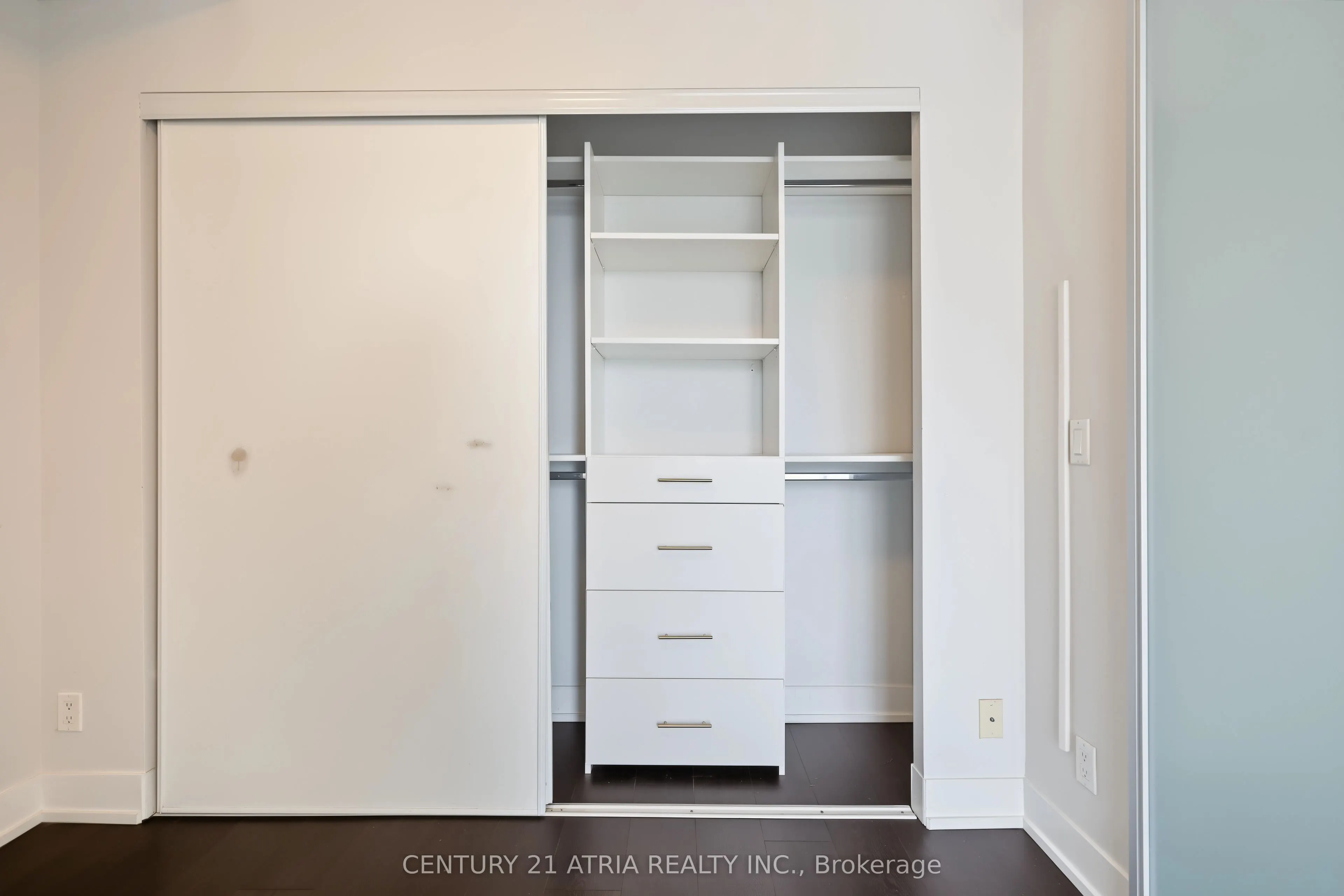 9471 Yonge Street #528