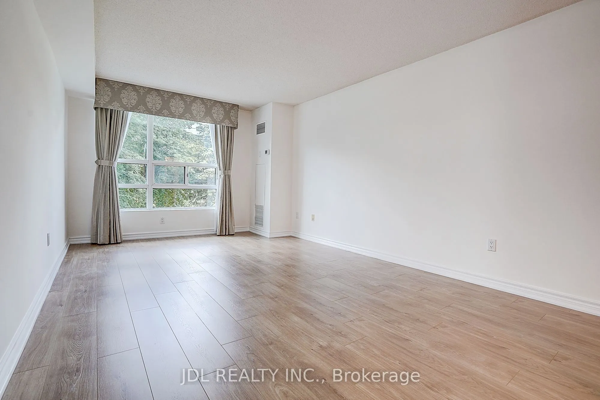 7825 Bayview Avenue #219
