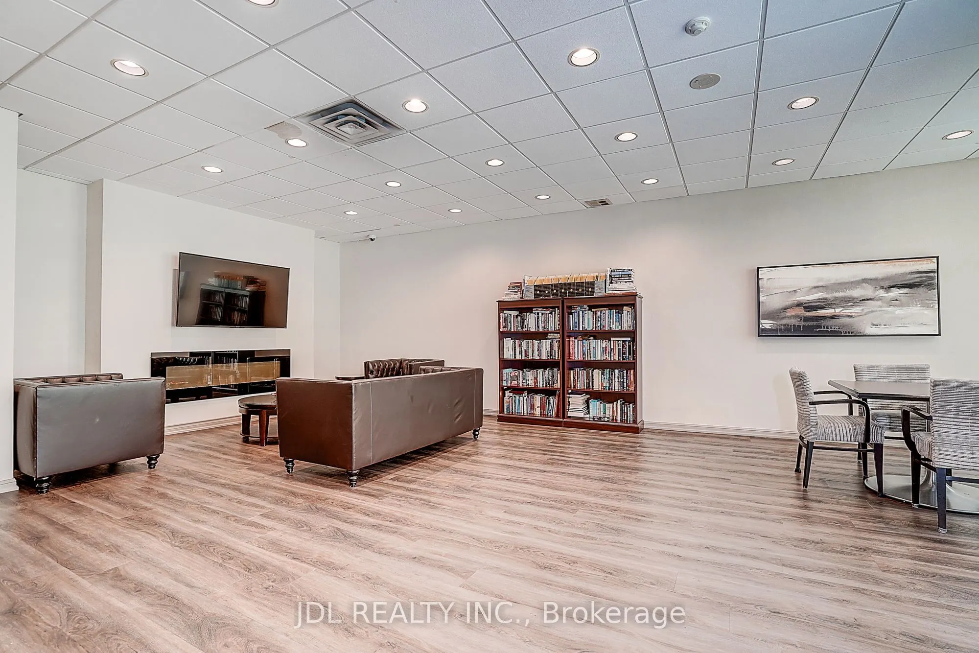 7825 Bayview Avenue #219