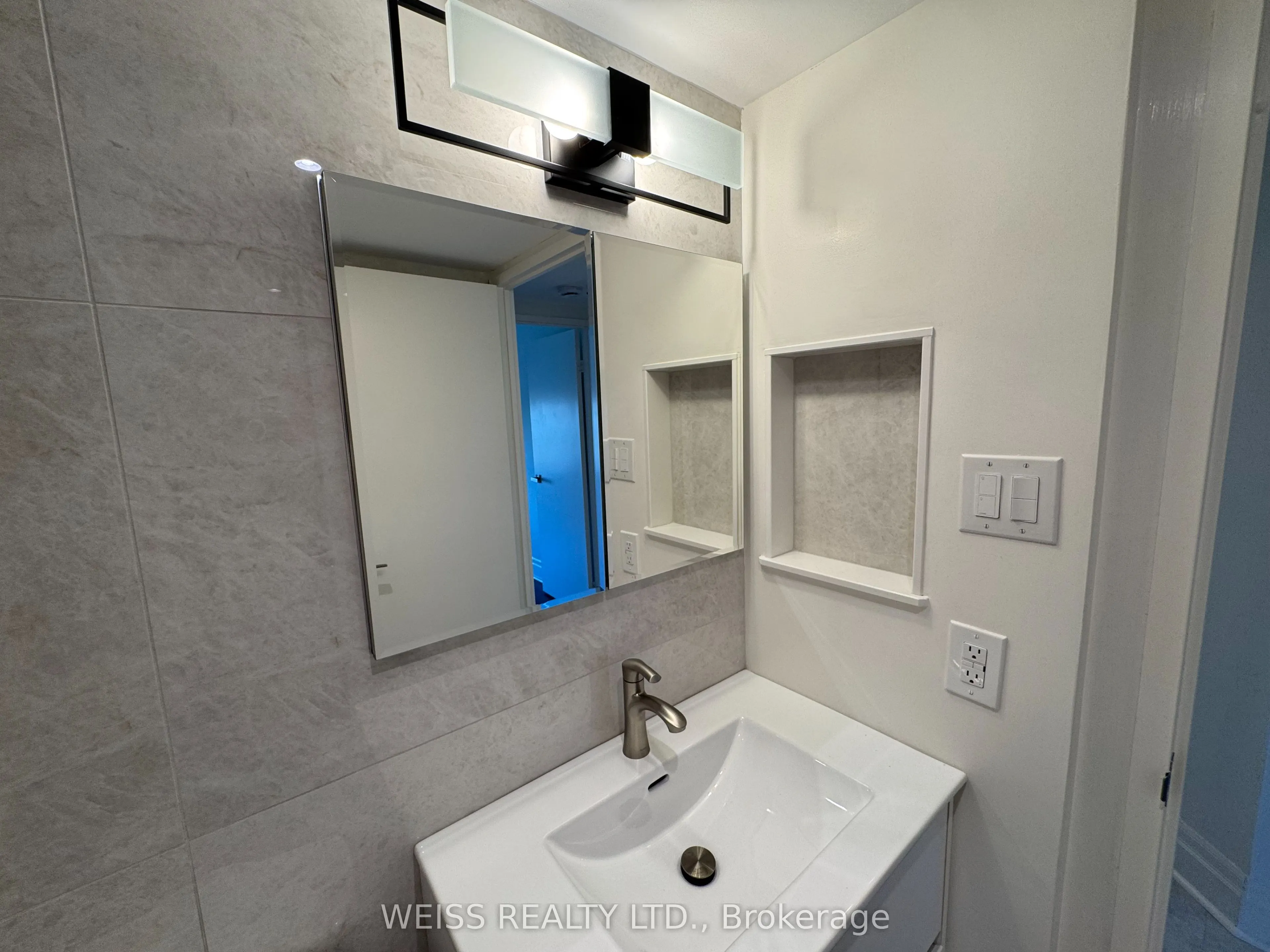 7460 Bathurst Street #904