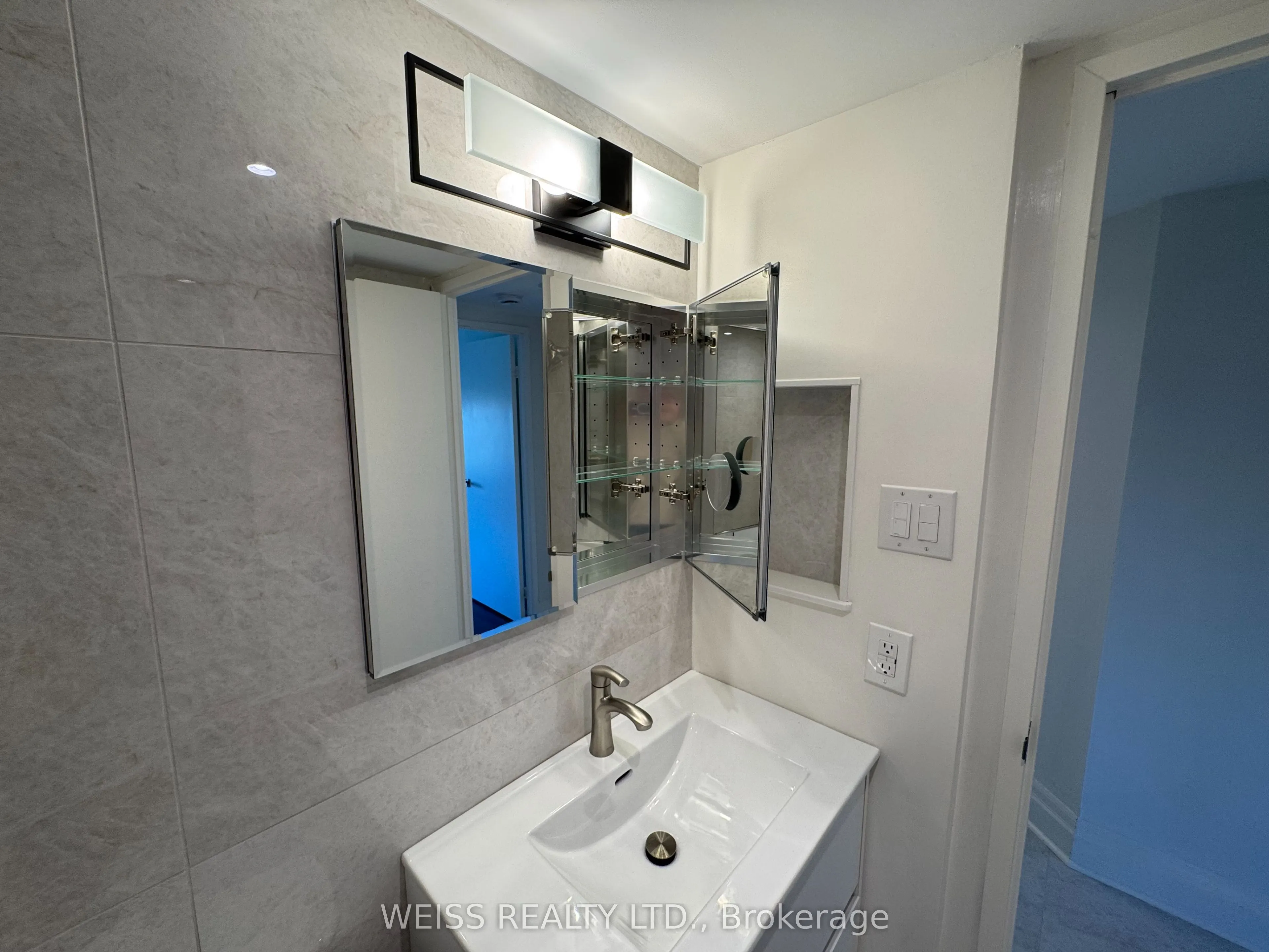 7460 Bathurst Street #904