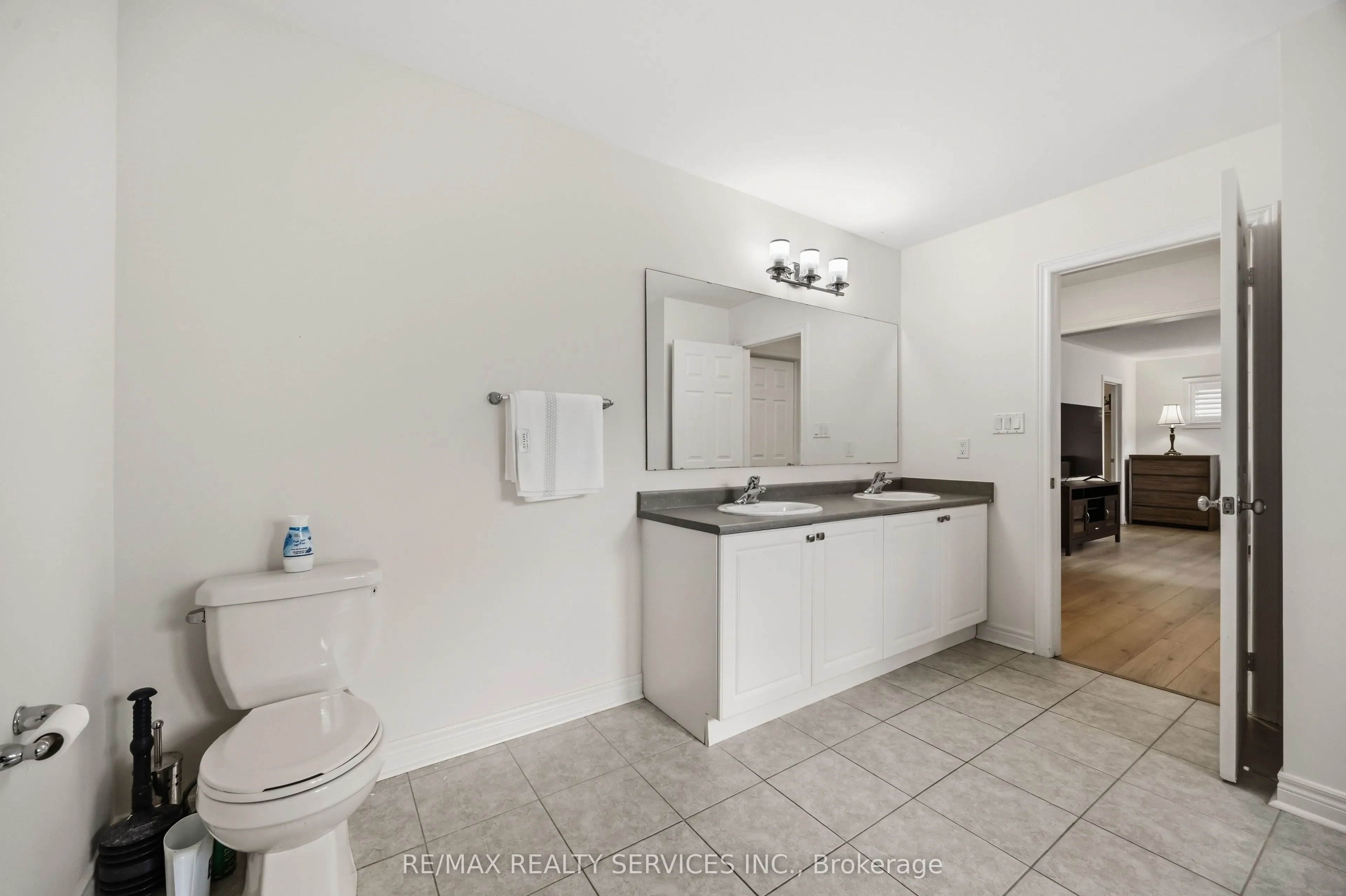 104 Sharpe Crescent