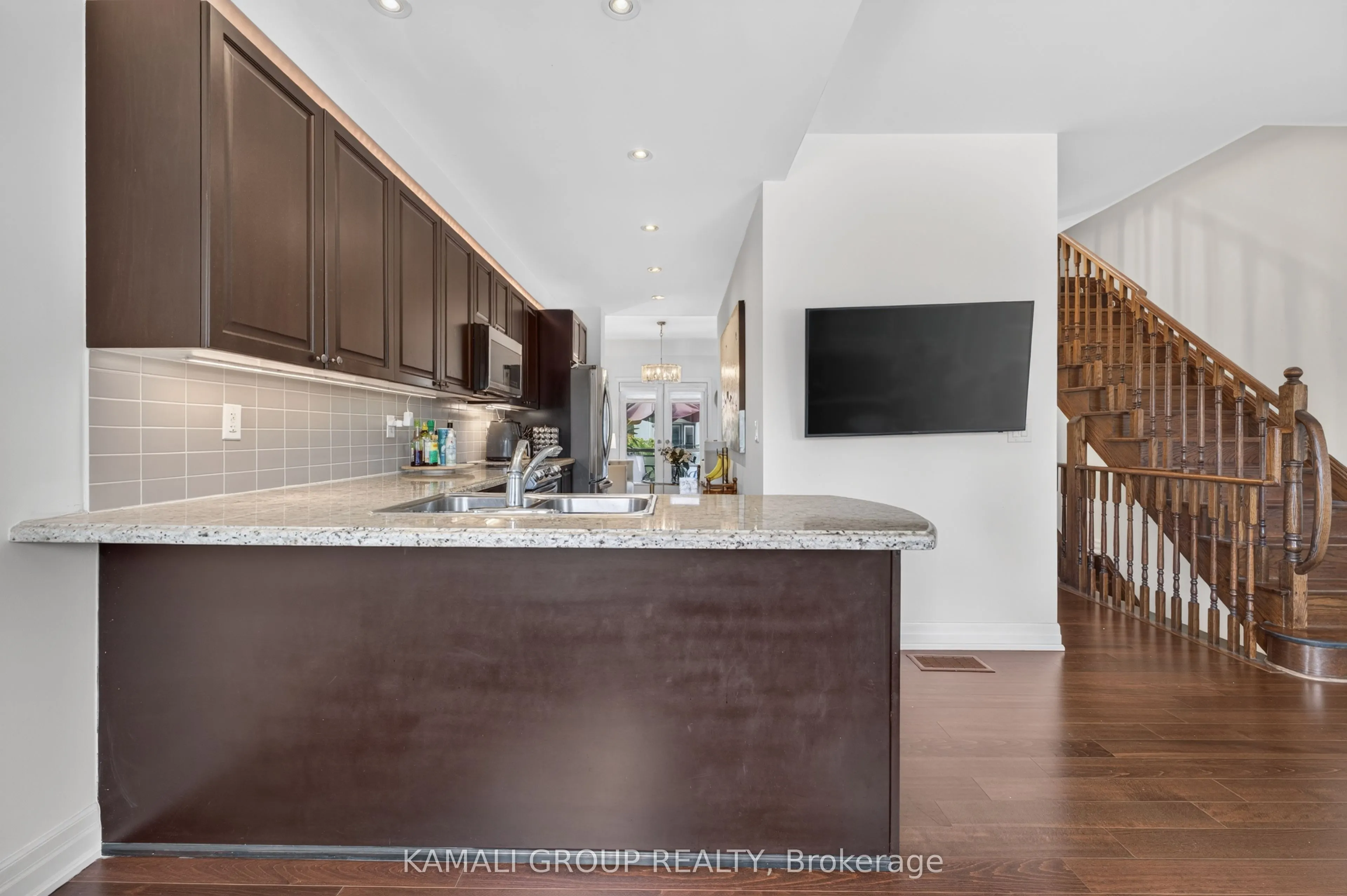 39 Beverley Glen Boulevard #46