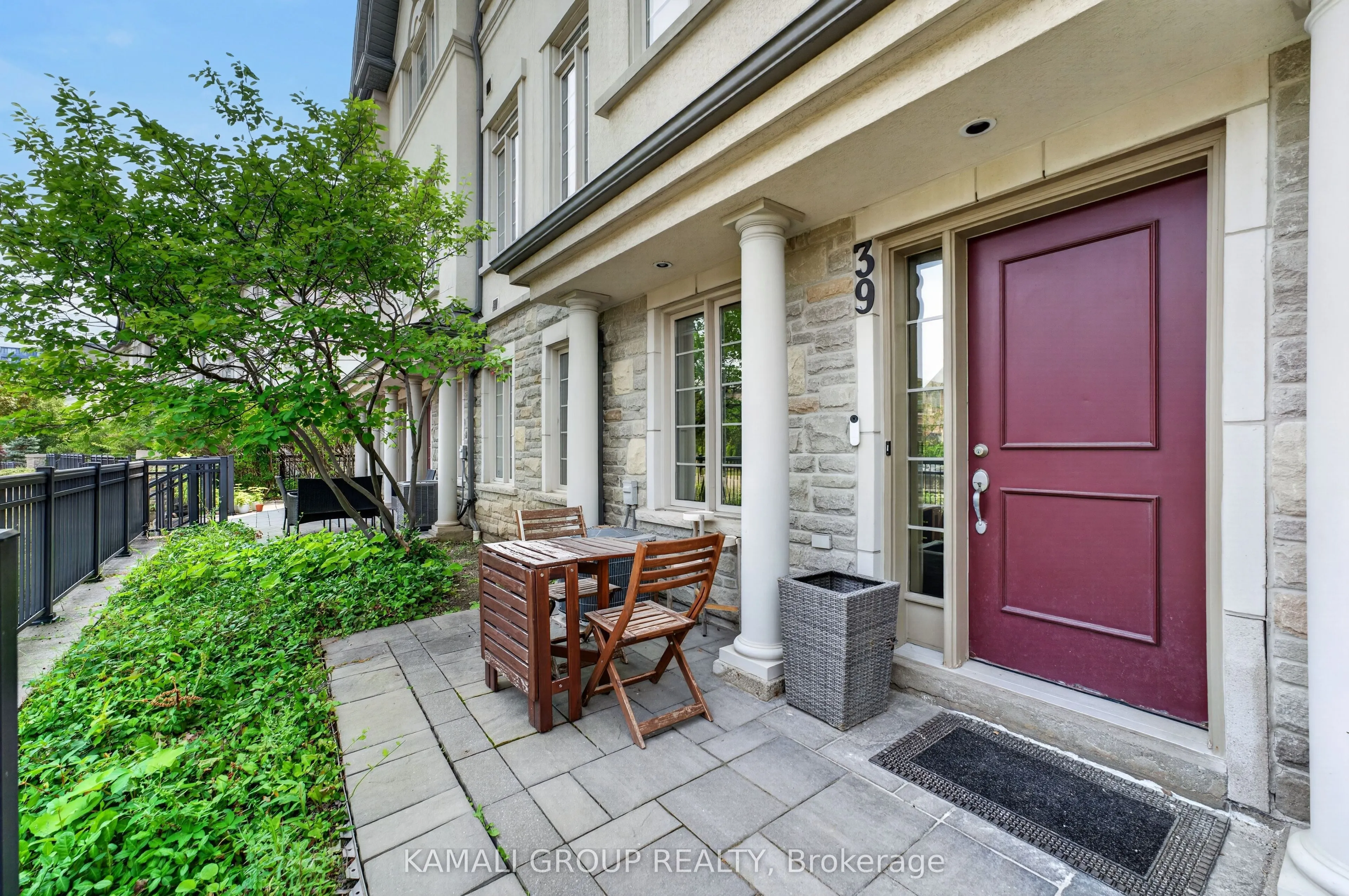39 Beverley Glen Boulevard #46