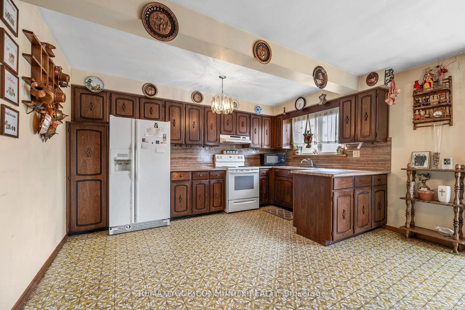 221 Elgin Mills Road W