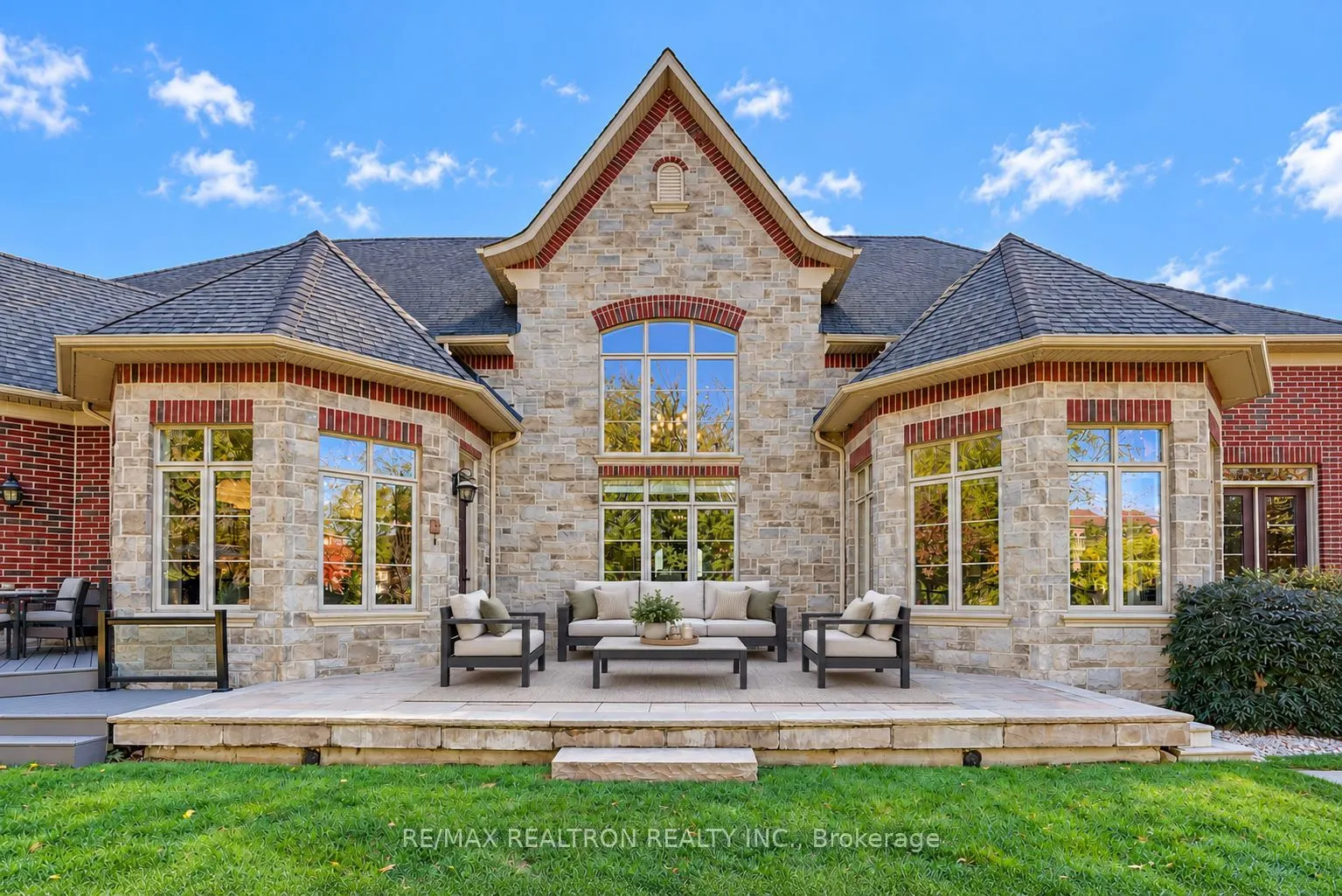 2 Beau Court