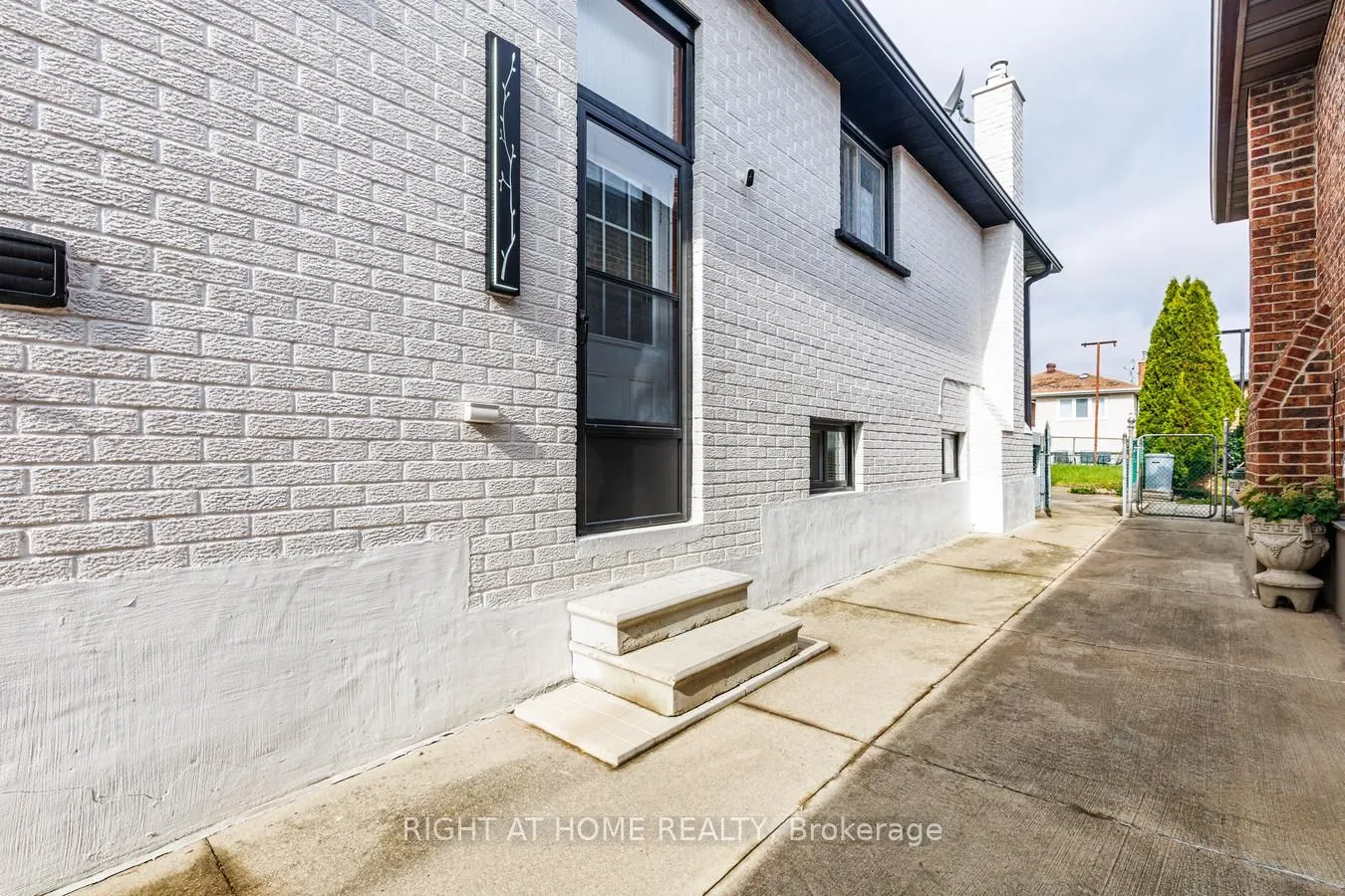 84 Aberdeen Avenue