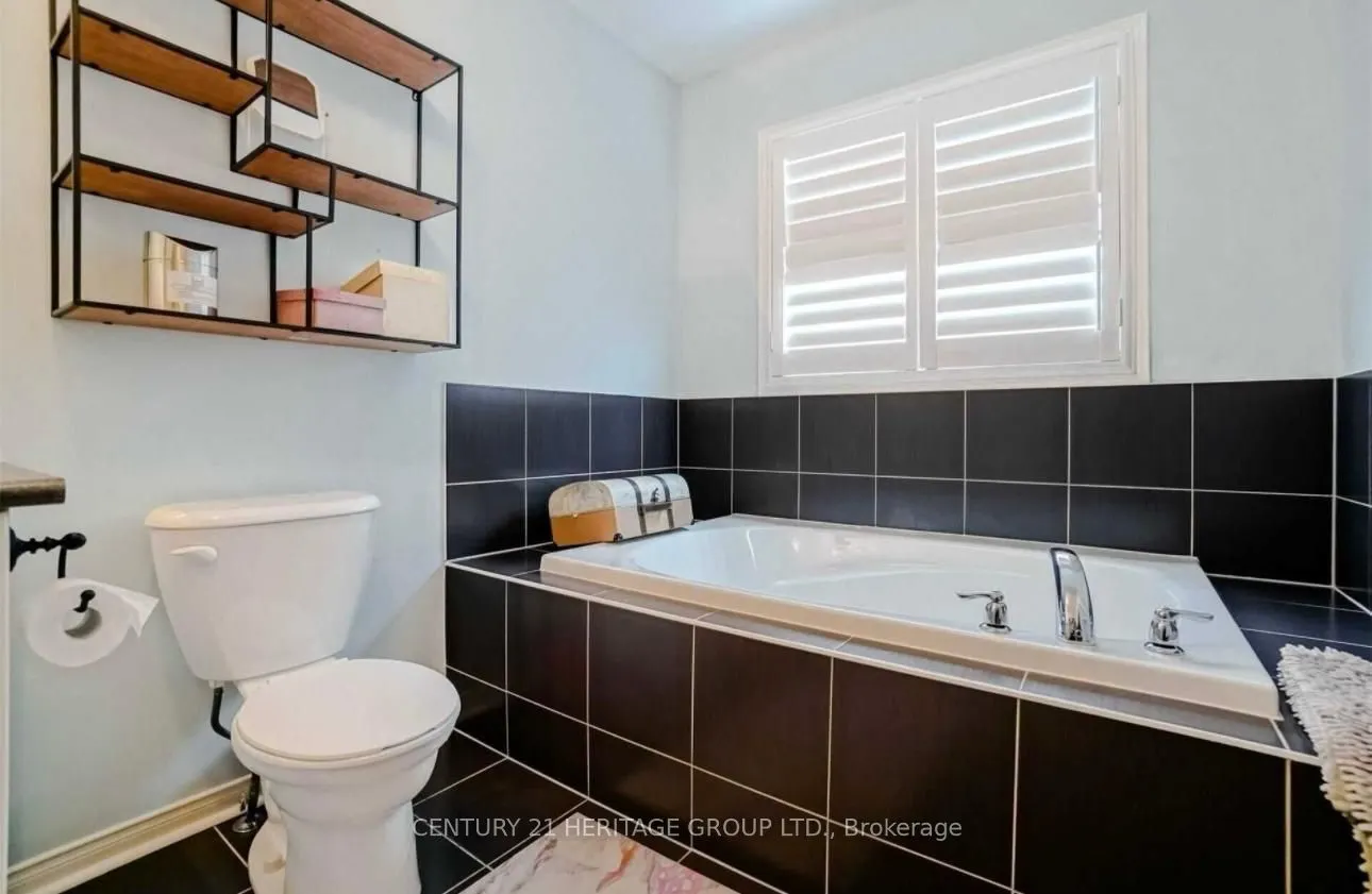 212 Armstrong Crescent E #Upper Level, Main & 2nd
