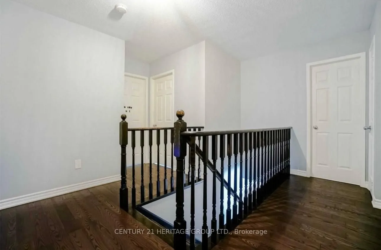 212 Armstrong Crescent E #Upper Level, Main & 2nd