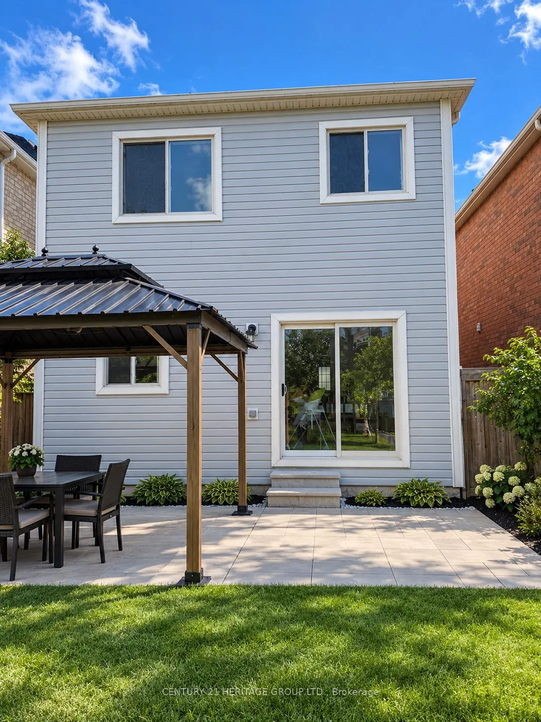 212 Armstrong Crescent E #Upper Level, Main & 2nd