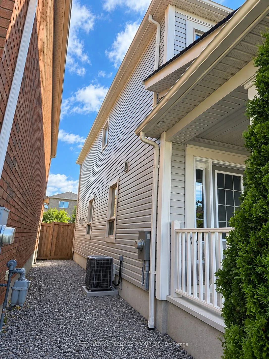 212 Armstrong Crescent E #Upper Level, Main & 2nd