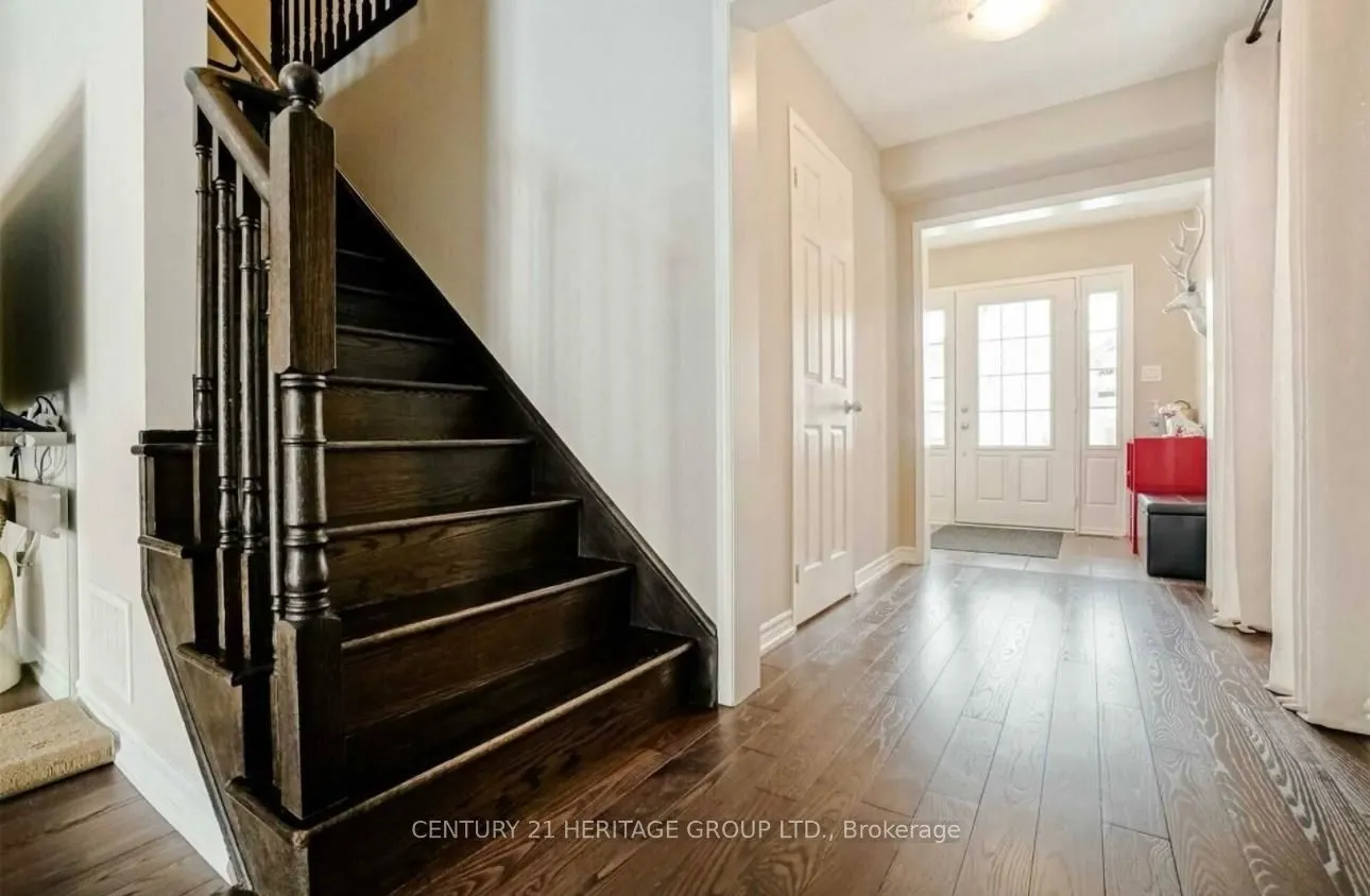 212 Armstrong Crescent E #Upper Level, Main & 2nd