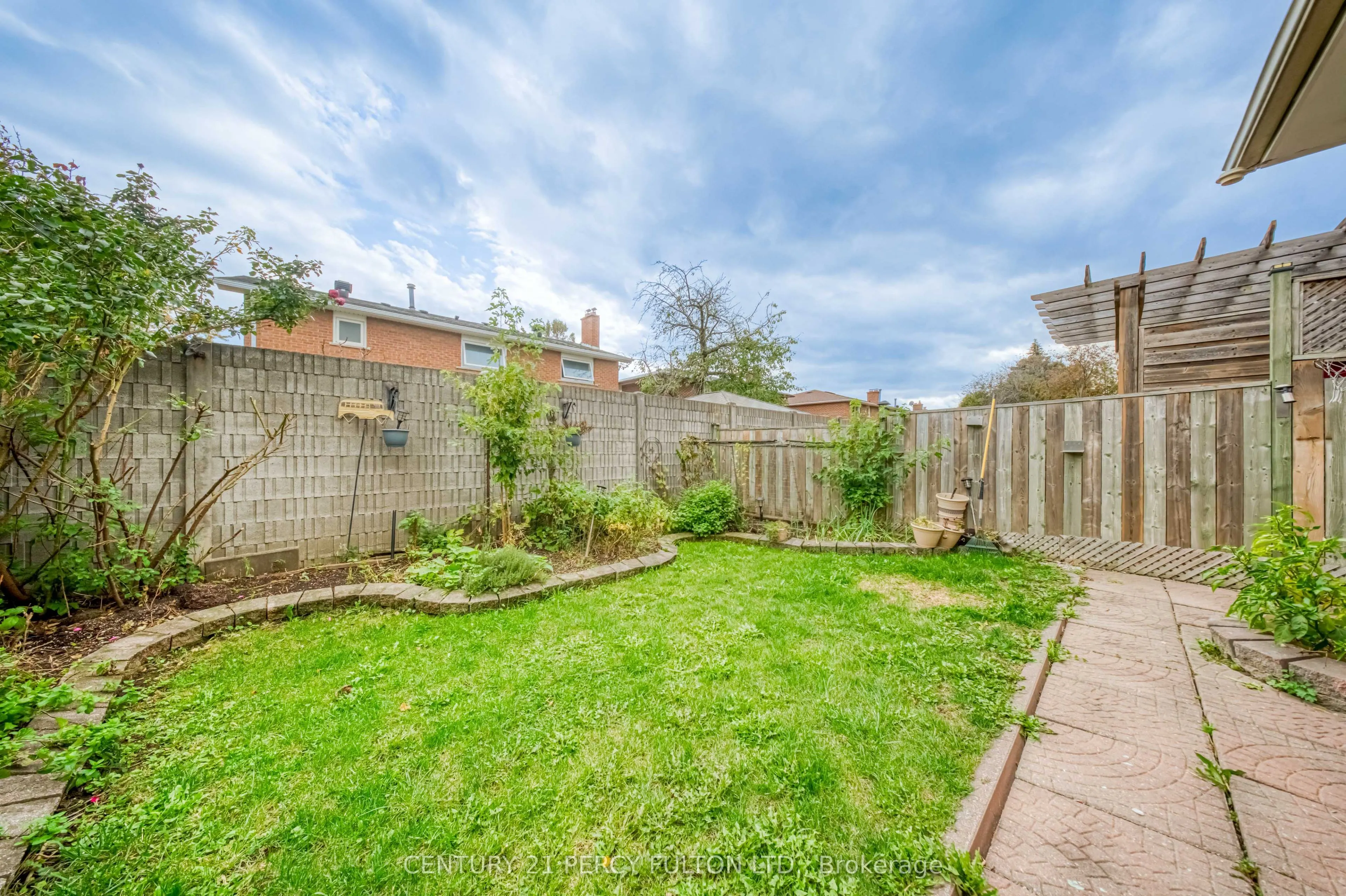 109 Swinton Crescent