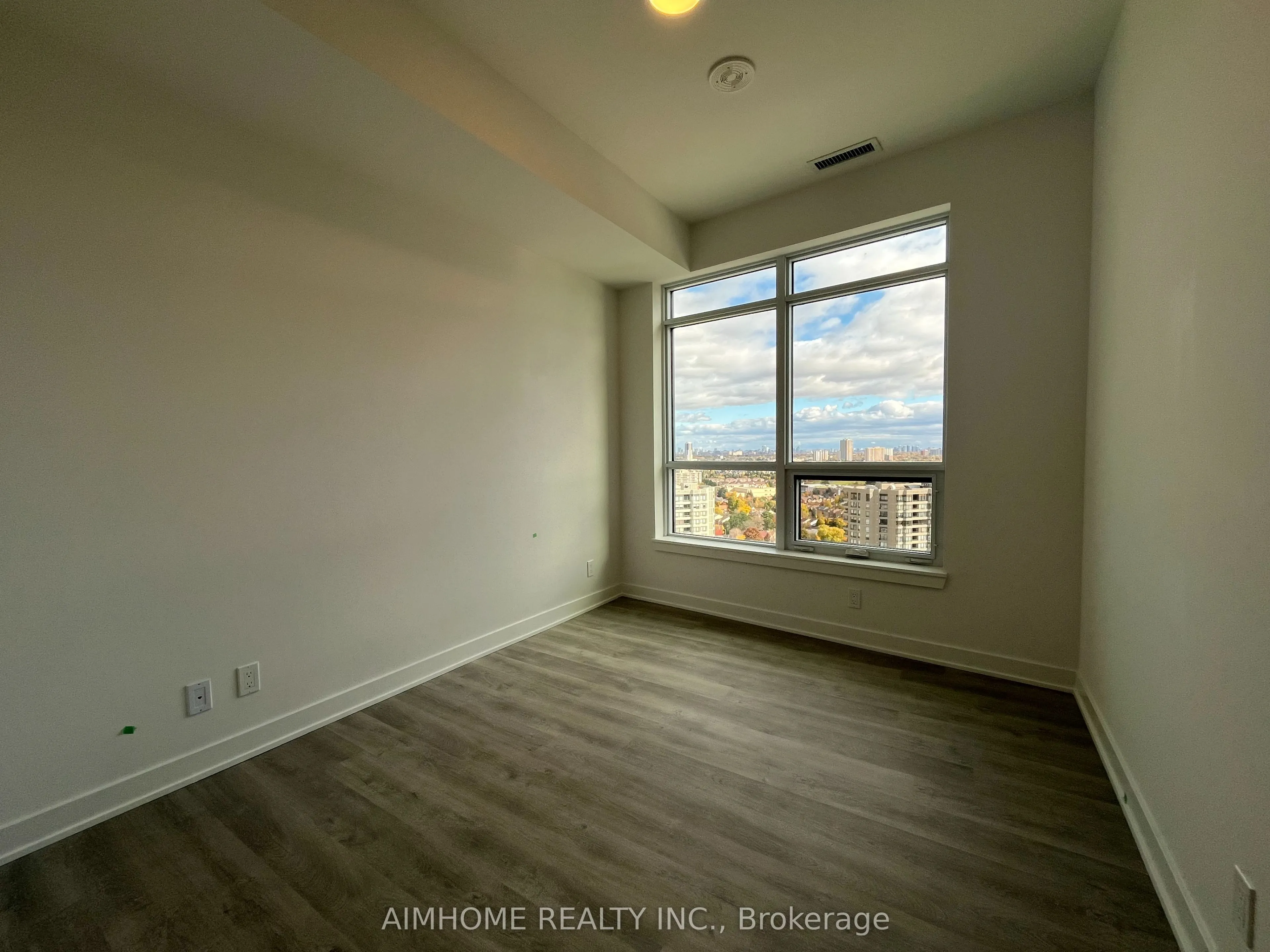 50 Upper Mall Way #1902